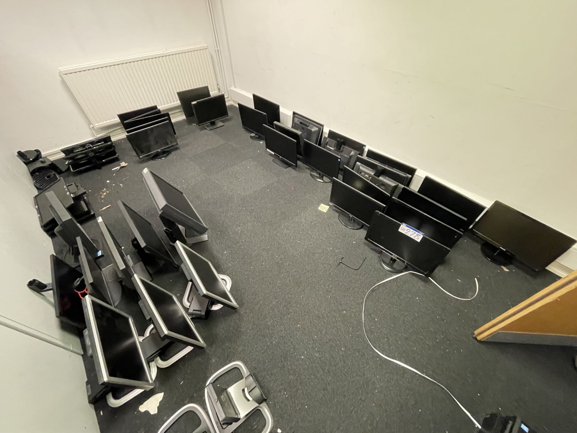 Asorted Screen Assorted Flat Screen Monitors, throughout room Please read the ...