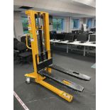 EPC ST105Y 1000kg HAND HYDRAULIC MANUAL STACKER, lifting height 2500mm, year of manufacture 2013