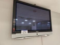 Samsung Flat Screen Television (no details), with wall bracket (no remote control) Please read the