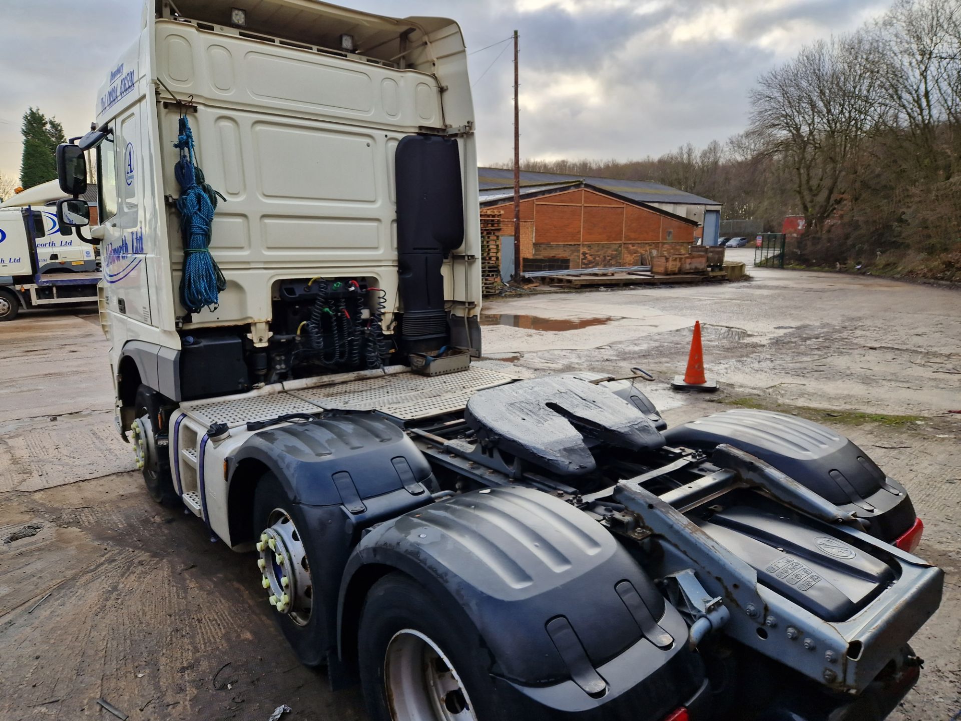 DAF XF460 FTG 6x2 44T Space Cab Tractor Unit, Registration no. DK64 UOR, Mileage: 969,592km (at time - Image 3 of 8