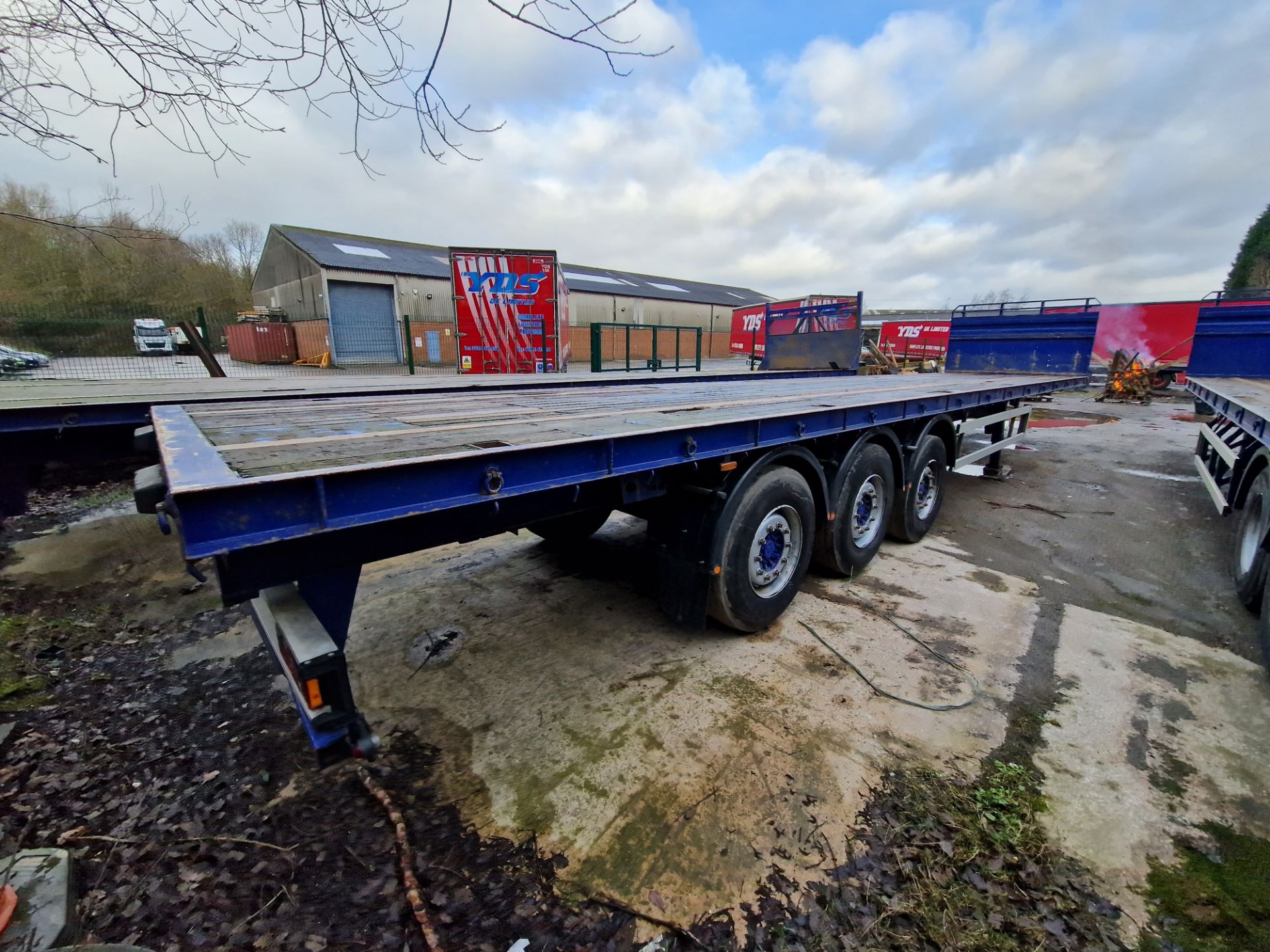 TIRSAN Tri Axle Flatbed Trailer, Chassis No. C142470, Year of Manufacture 2003, Tested until 12/ - Image 3 of 5