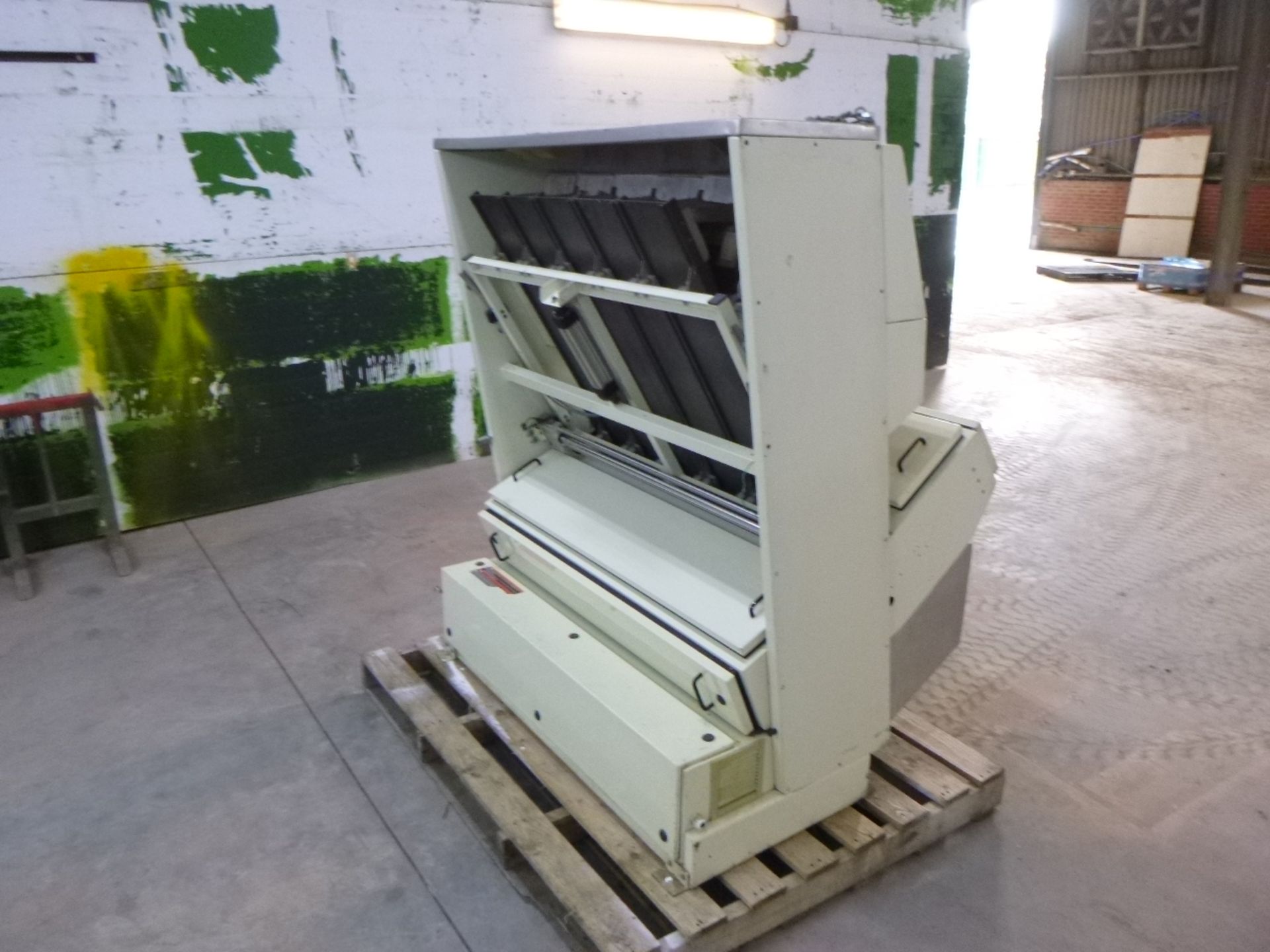 Satake AS 160967 Alpha Scan Colour Sorter, year of manufacture 2007, 1700 watts, 220V (vendors - Image 2 of 11