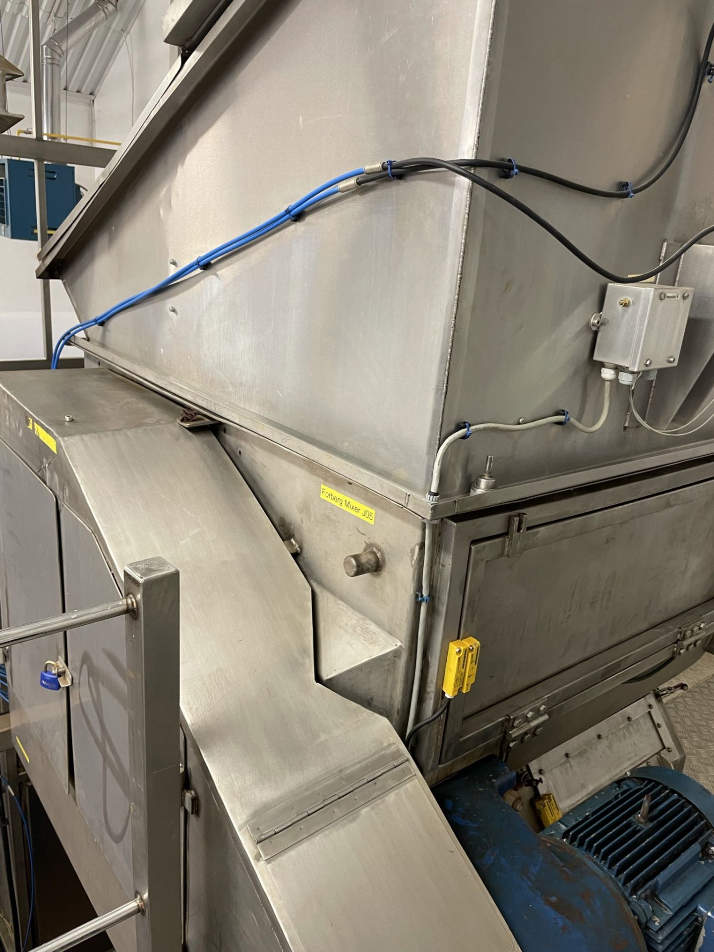 MUESLI/ CEREAL MIXING LINE, comprising Syspal Caged Buggy/ Tote Bin Lifter, feeding into Forberg - Image 28 of 32