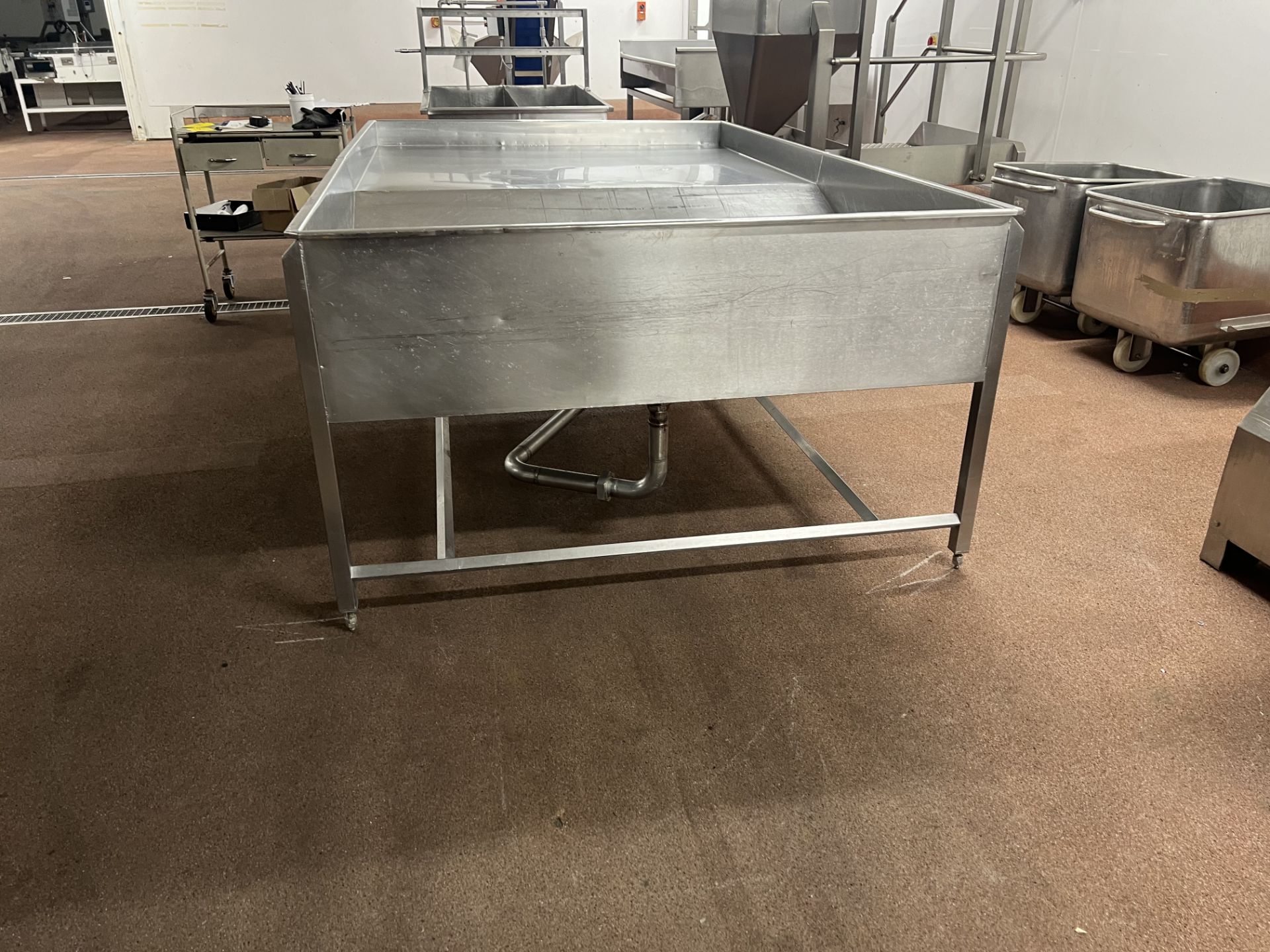 Long Draining/ Sorting Table, approx. 2.5m x 1.6m x 0.95m high, lift out charge - £30 + VAT, lot - Image 3 of 5