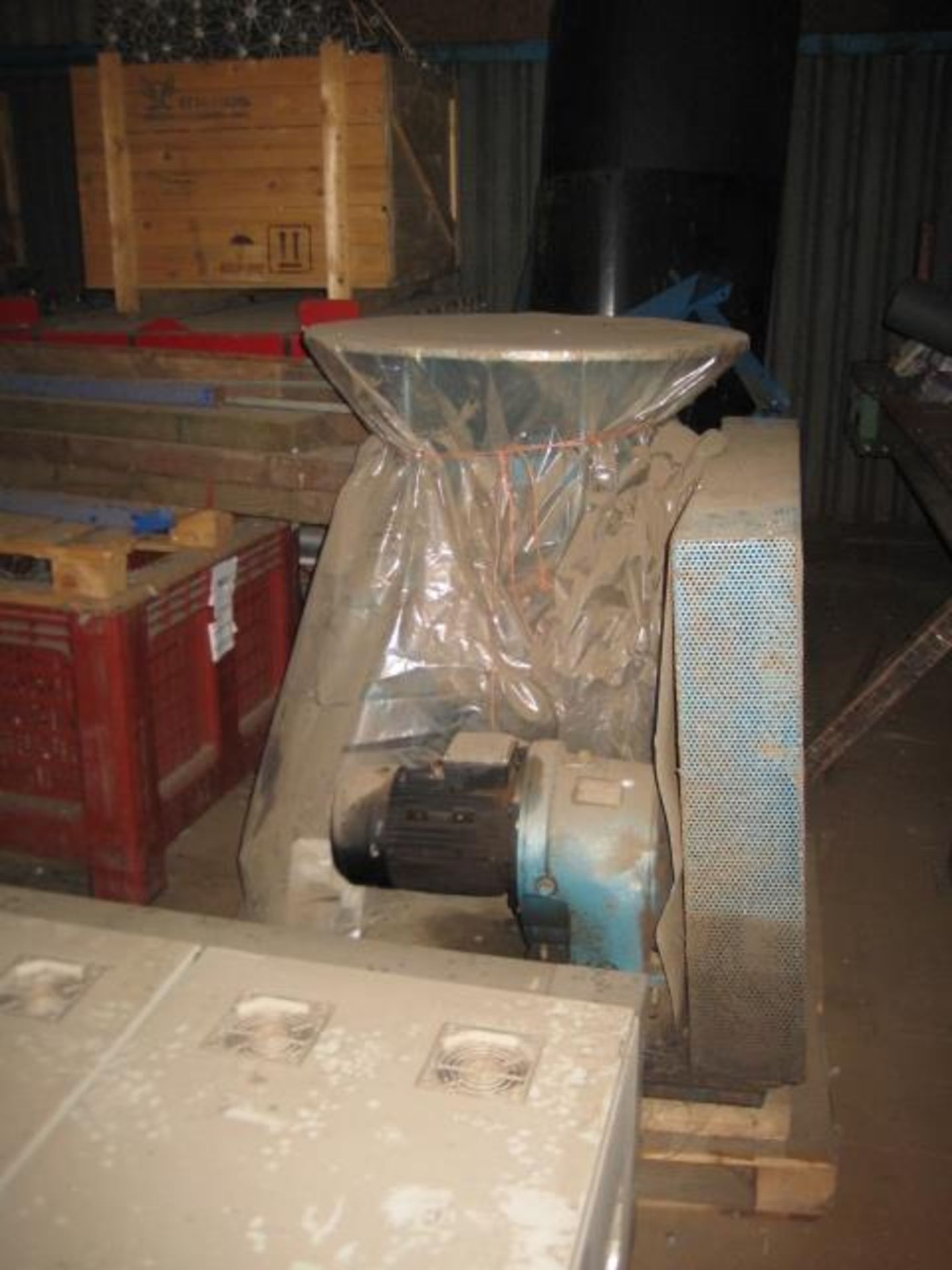 Cast Steel Rotary Valve, with geared drive, approx. 600mm rotor dia. x 500mm wide, loading free of - Image 2 of 5