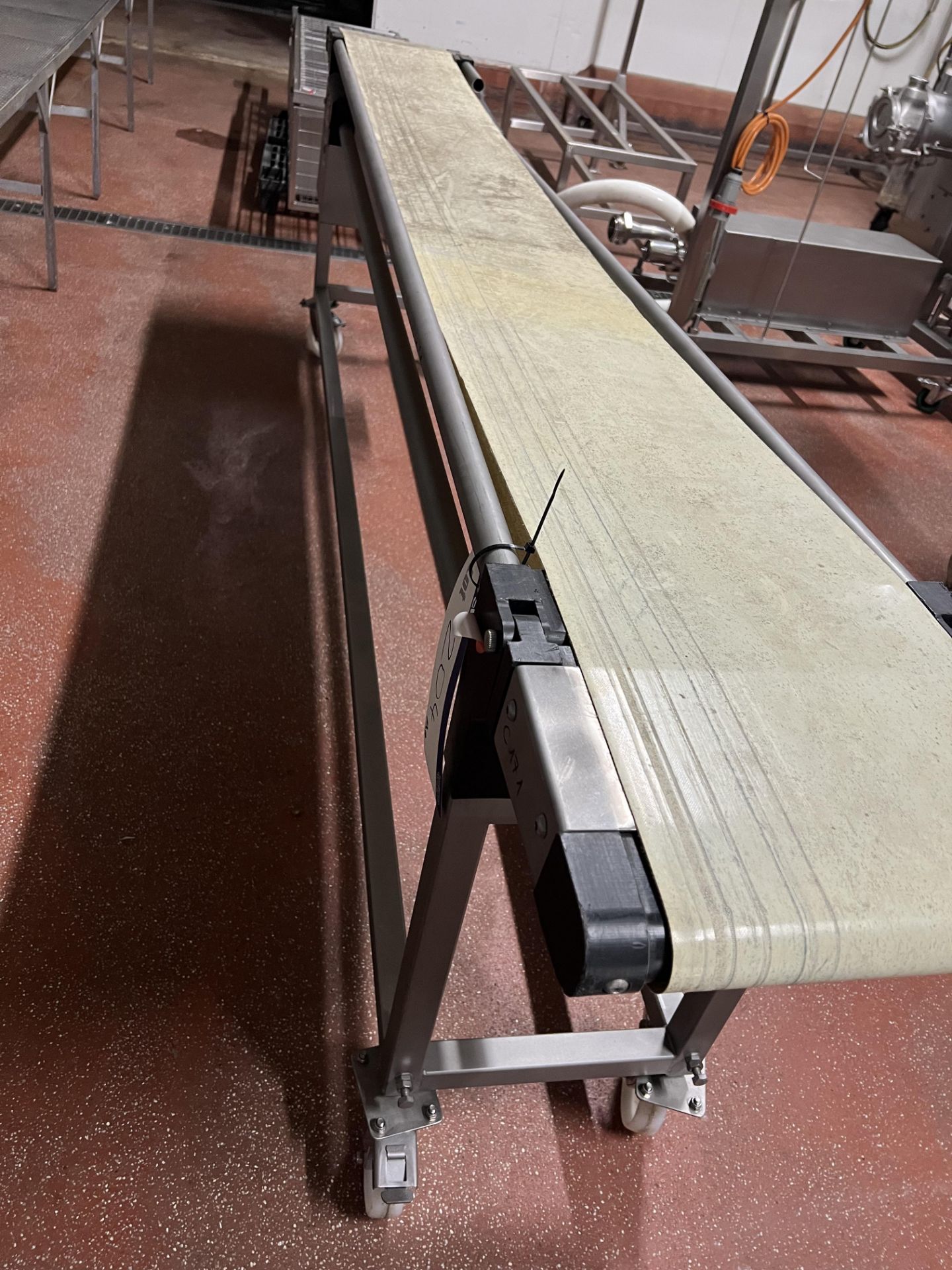 Cheetah/ Syspal Mobile Conveyor, approx. 3m x 0.3m x 0.9m high, lift out charge - £30 + VAT, lot
