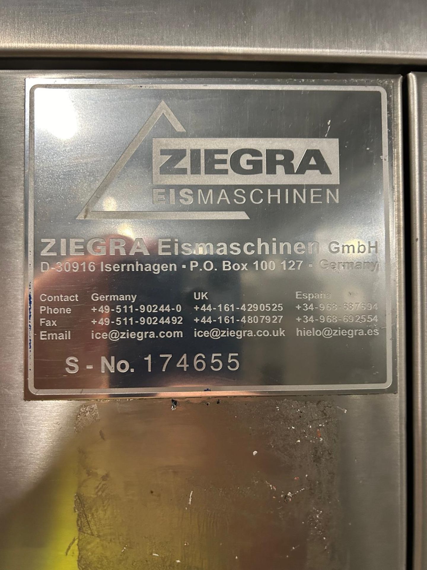 Ziegra Ice Machine, with Follett storage bin below, approx. 1.2m x 0.9m x 1.9m high, lift out charge - Bild 12 aus 16