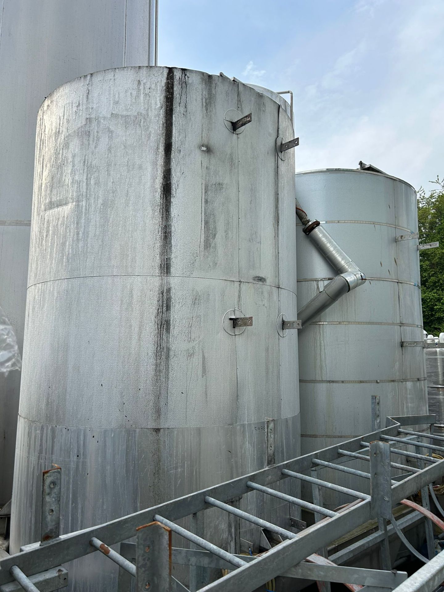 Two Insulated Cooking Oil Tanks, approx. 5,000 litres each, on frame with steps etc., approx. 4.5m x - Bild 3 aus 6