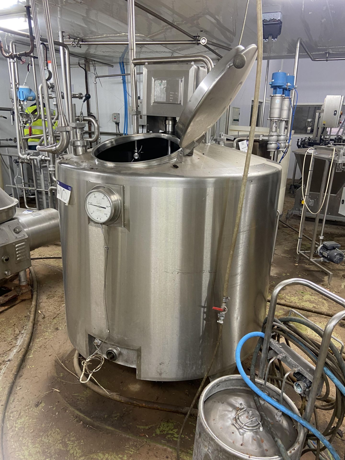 STAINLESS STEEL 1000 litre CREAM MIXING VESSEL, serial no. 881531, approx. 1.3m x 1.1m deep, with