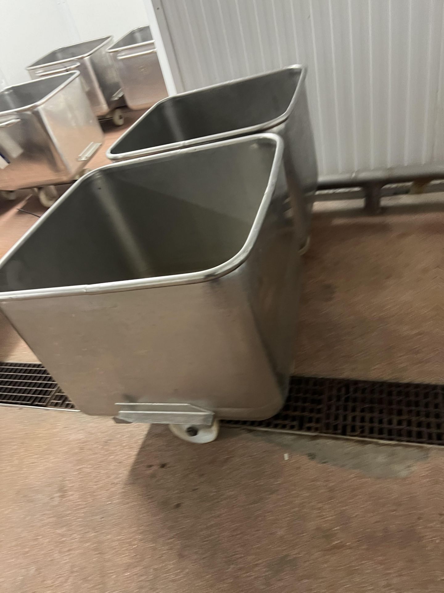 Two Tote Bins, lift out charge - £20 + VAT, lot located in Bury St Edmunds, Suffolk Please read - Bild 3 aus 3