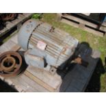 English Electric TEFC Foot Mounted Motor, 25HP, 970rpm, loading free of charge - yes, lot located at