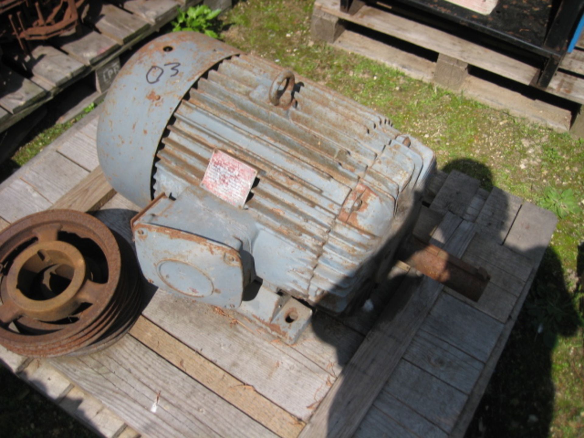 English Electric TEFC Foot Mounted Motor, 25HP, 970rpm, loading free of charge - yes, lot located at