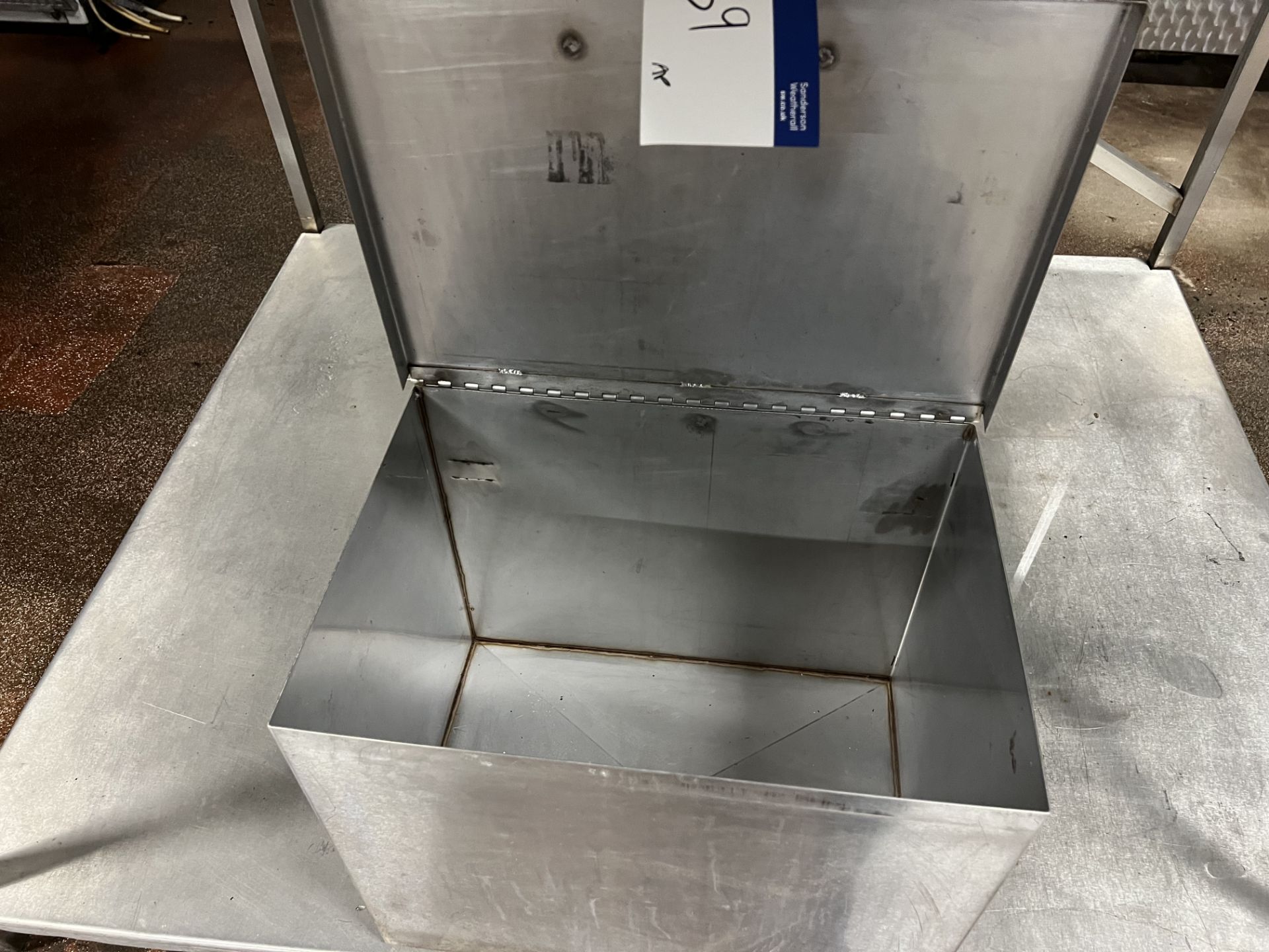Stainless Steel Box, with lid, approx. 500mm x 350mm x 400mm high, lift out charge - £10 + VAT, - Bild 2 aus 2