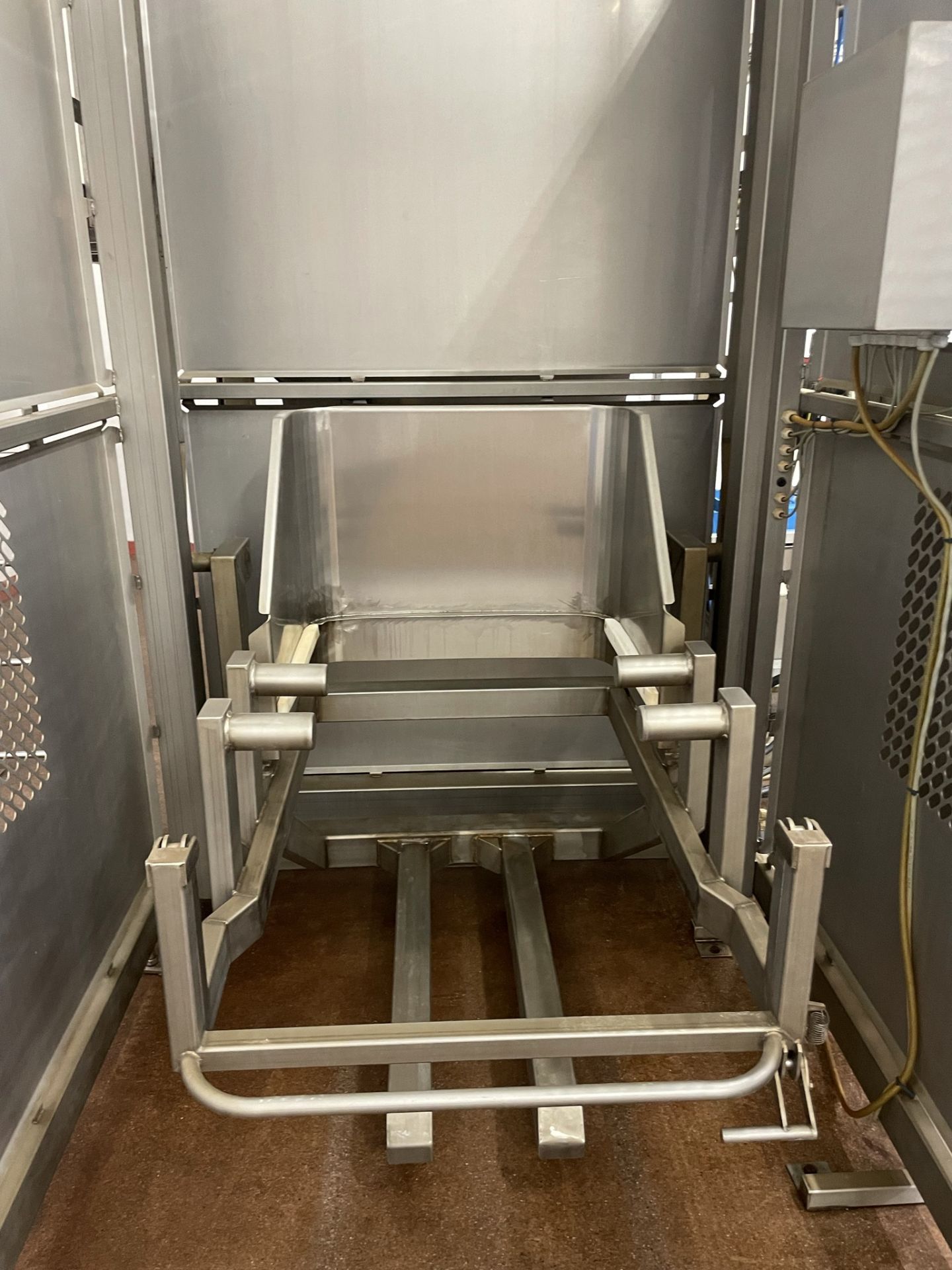 MUESLI/ CEREAL MIXING LINE, comprising Syspal Caged Buggy/ Tote Bin Lifter, feeding into Forberg - Image 5 of 32