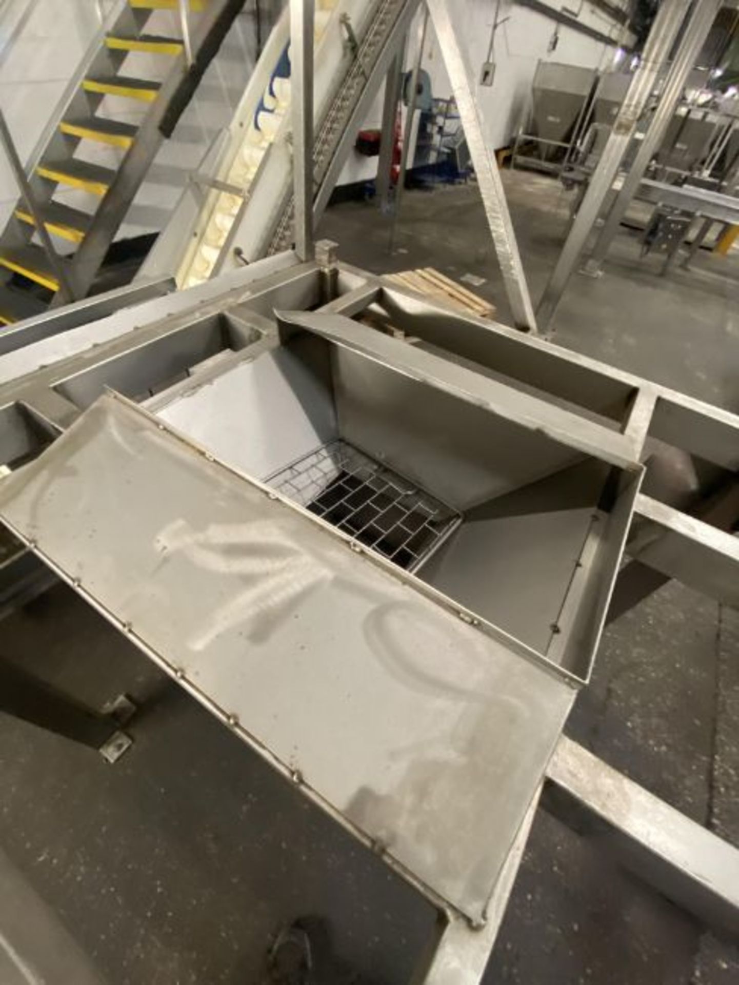 STAINLESS STEEL GUTTER/ CONVEYOR & WEIGHING GANTRY, comprising Bilwinco A/S FV170 stainless steel - Image 3 of 12