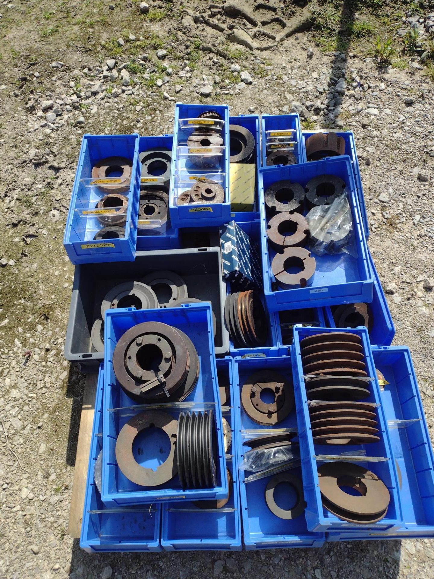 Quantity of Pulleys, including approx. One x Pulley 3 Groove 55mm, Two x 140mm Spz 2 Groove Vee Belt - Image 2 of 2