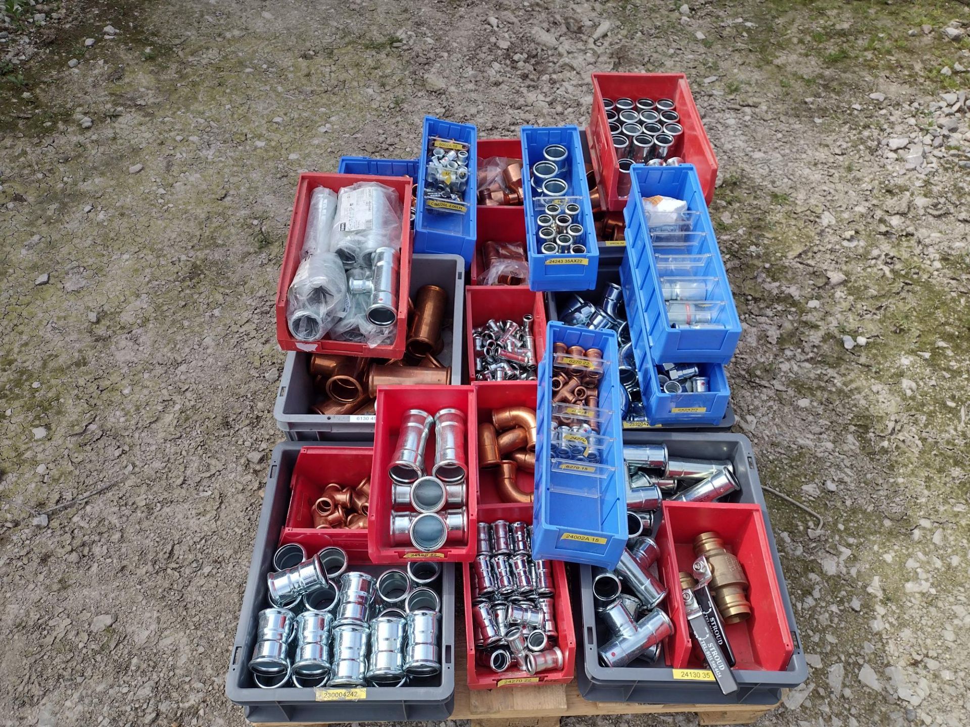 Quantity of Fastenings & Fittings, including approx. 18 x 35mm Therm Press Coupling Zinc, Nine x - Image 2 of 2