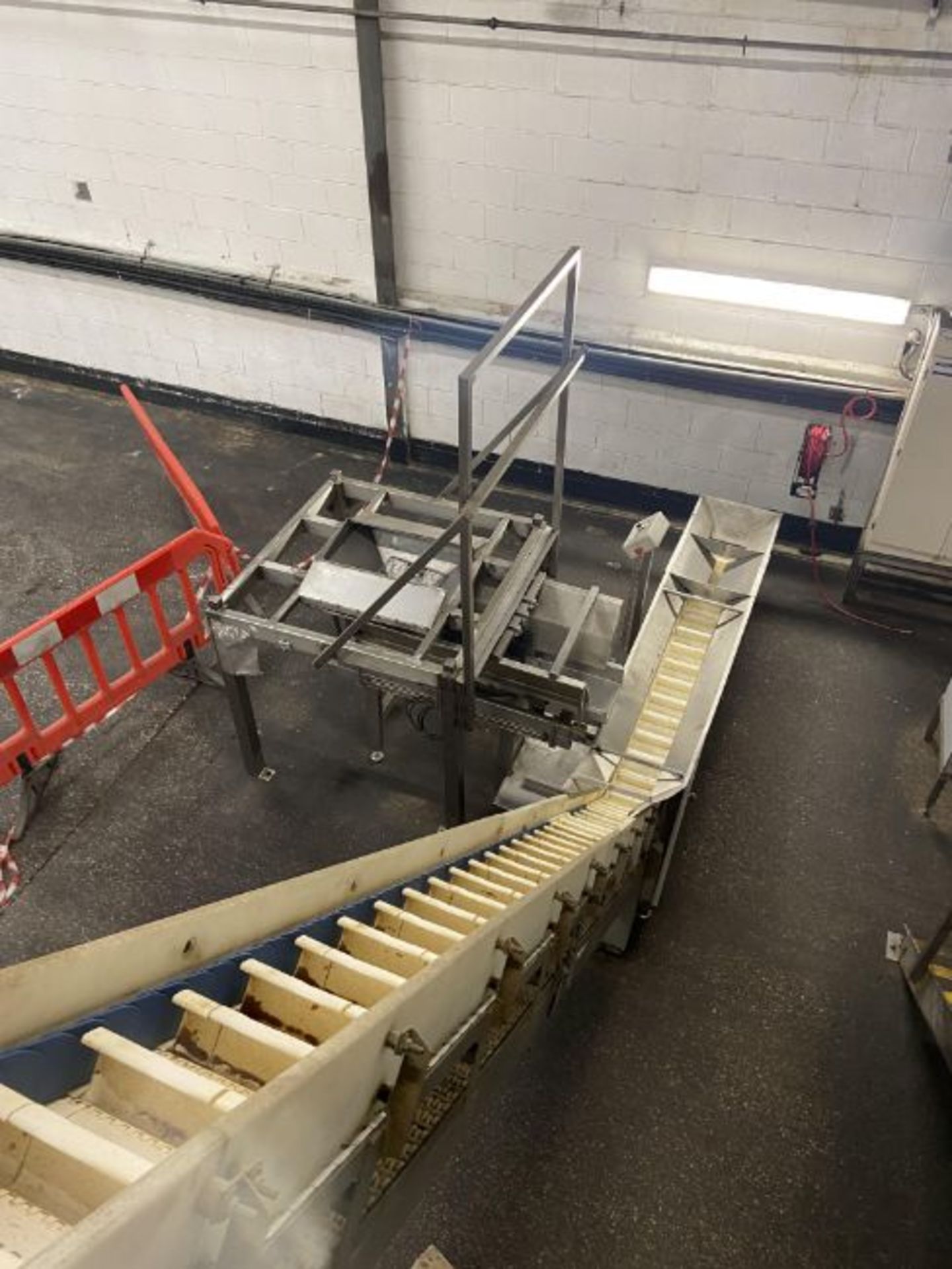 STAINLESS STEEL GUTTER/ CONVEYOR & WEIGHING GANTRY, comprising Bilwinco A/S FV170 stainless steel - Image 10 of 12