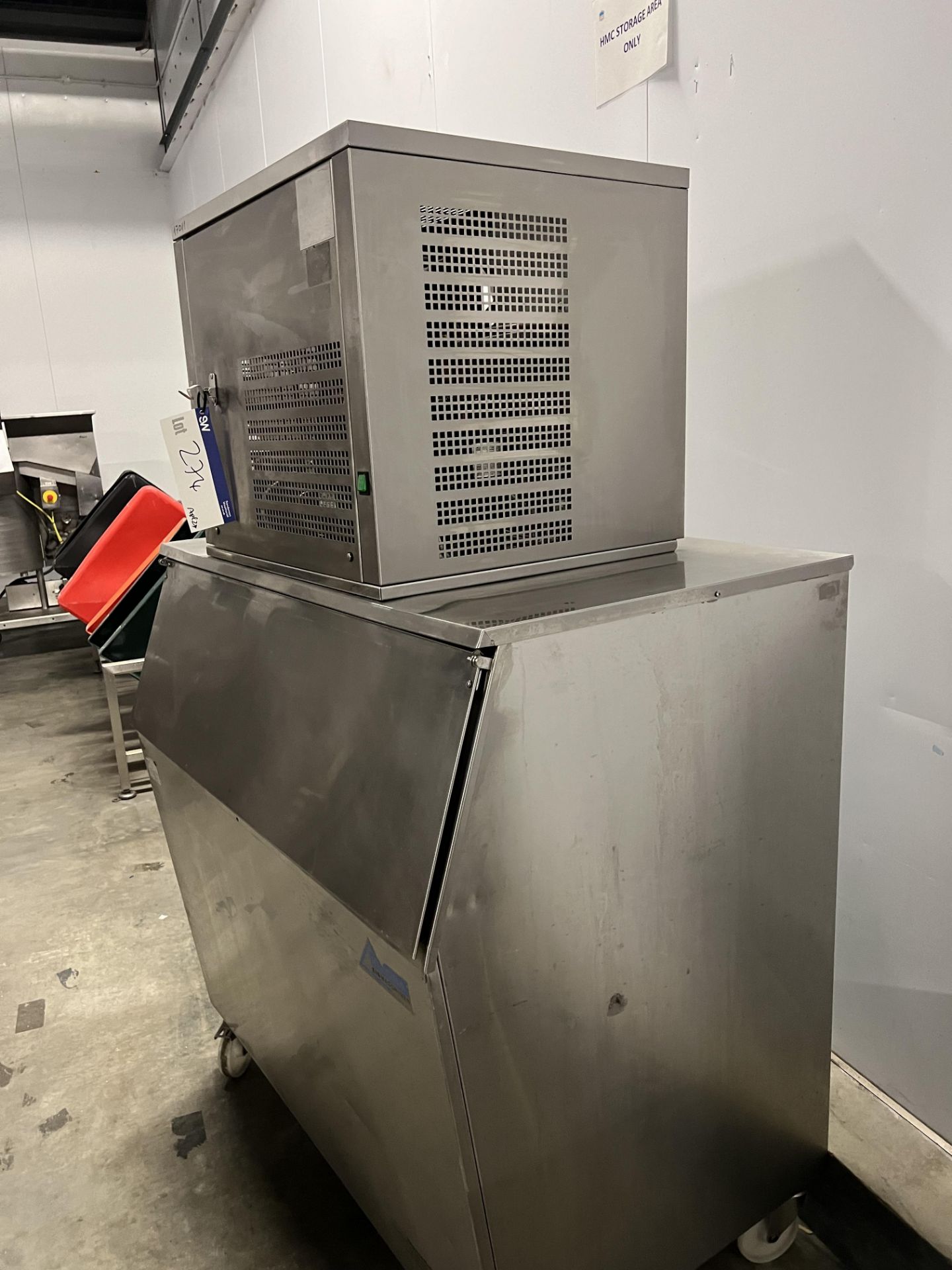 Ziegra Ice Machine, with Follett storage bin below, approx. 1.2m x 0.9m x 1.9m high, lift out charge - Bild 9 aus 16