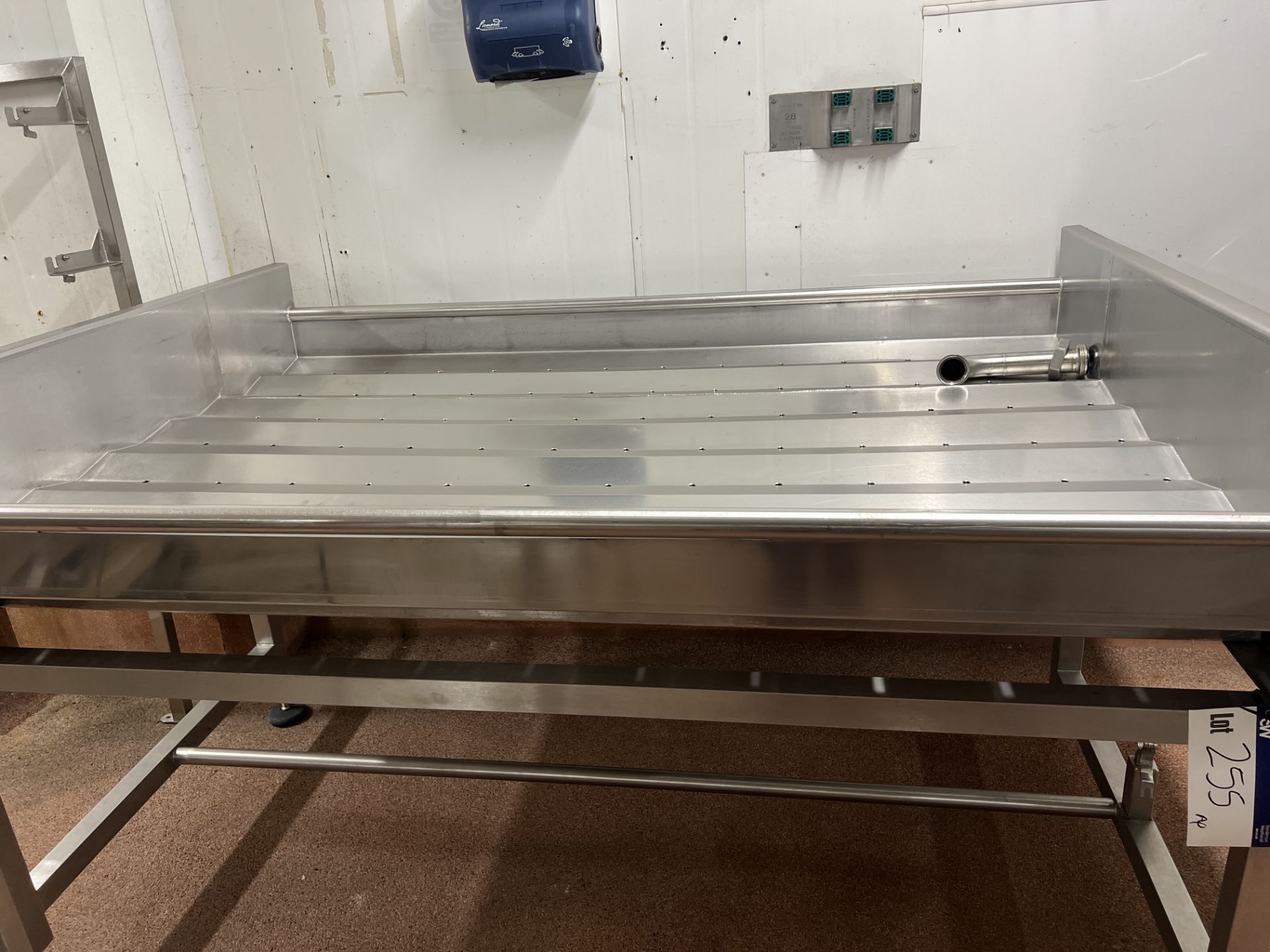 Draining Trough/ Table, approx. 2.1m x 1.5m x 2.1m high, lift out charge - £30 + VAT, lot located in - Bild 2 aus 3