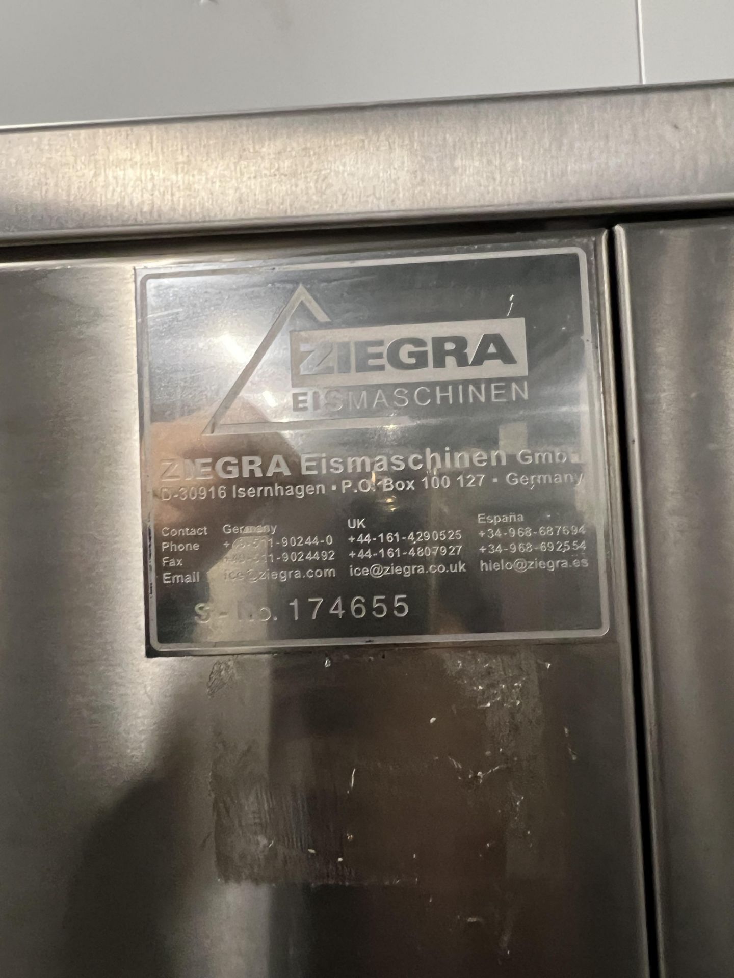 Ziegra Ice Machine, with Follett storage bin below, approx. 1.2m x 0.9m x 1.9m high, lift out charge - Bild 11 aus 16