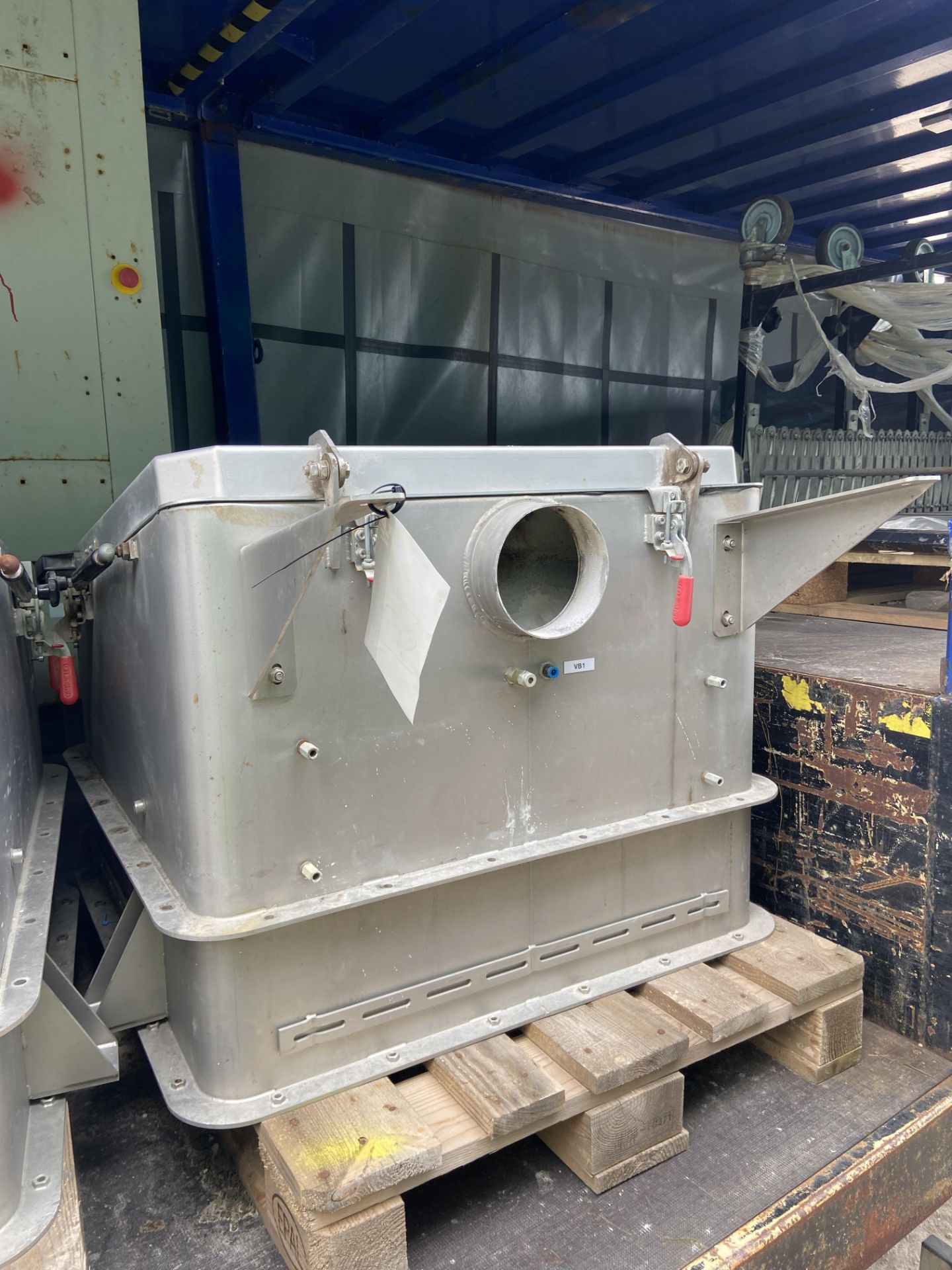 Stainless Steel Manual Mixing Hopper, approx. 1.3m x 800mm, lot located in Bretherton, Lancashire,