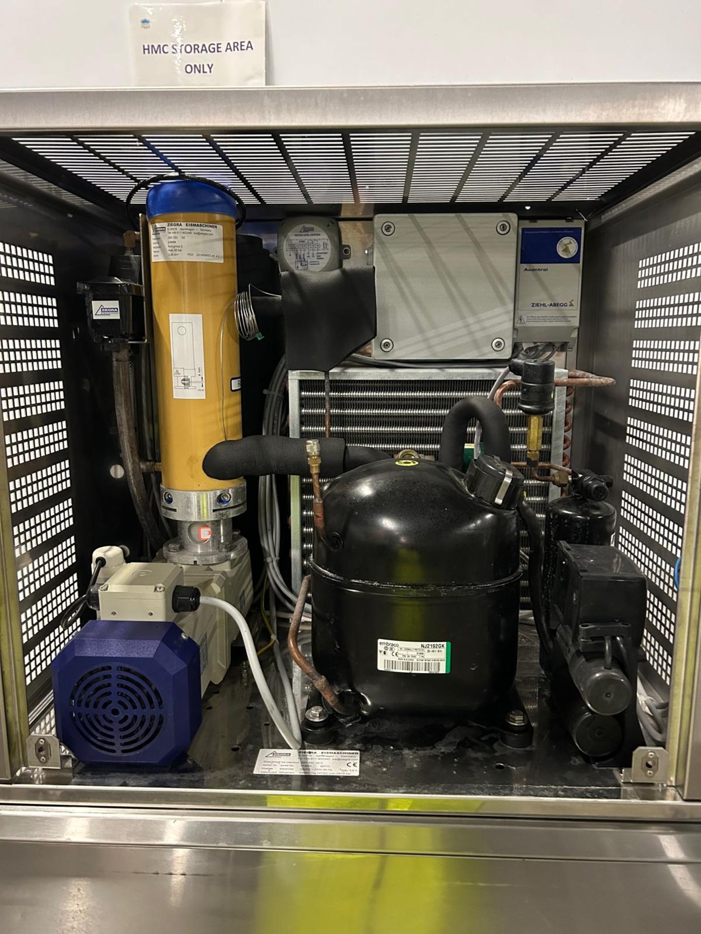 Ziegra Ice Machine, with Follett storage bin below, approx. 1.2m x 0.9m x 1.9m high, lift out charge - Bild 6 aus 16