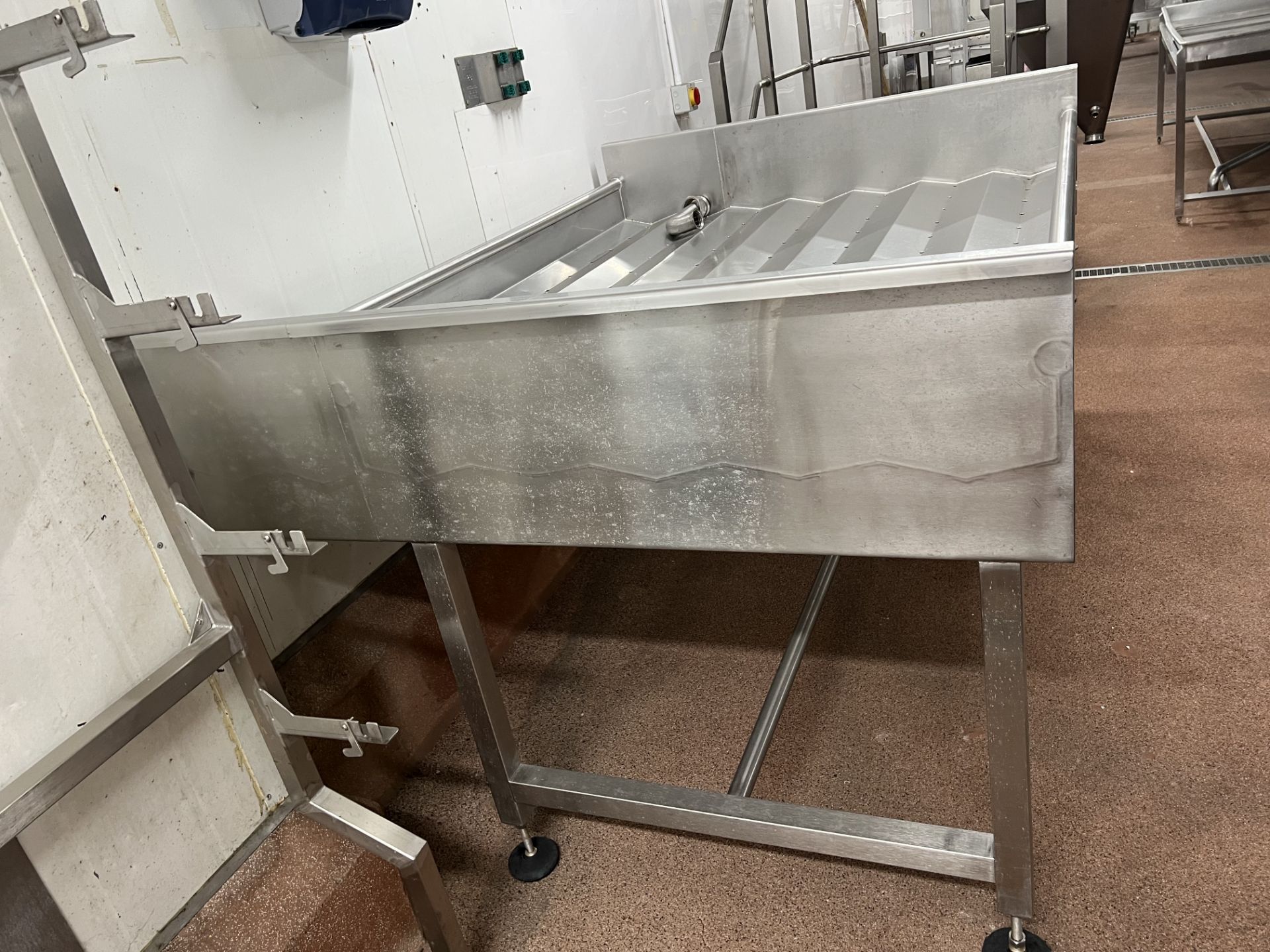 Draining Trough/ Table, approx. 2.1m x 1.5m x 2.1m high, lift out charge - £30 + VAT, lot located in - Bild 3 aus 3