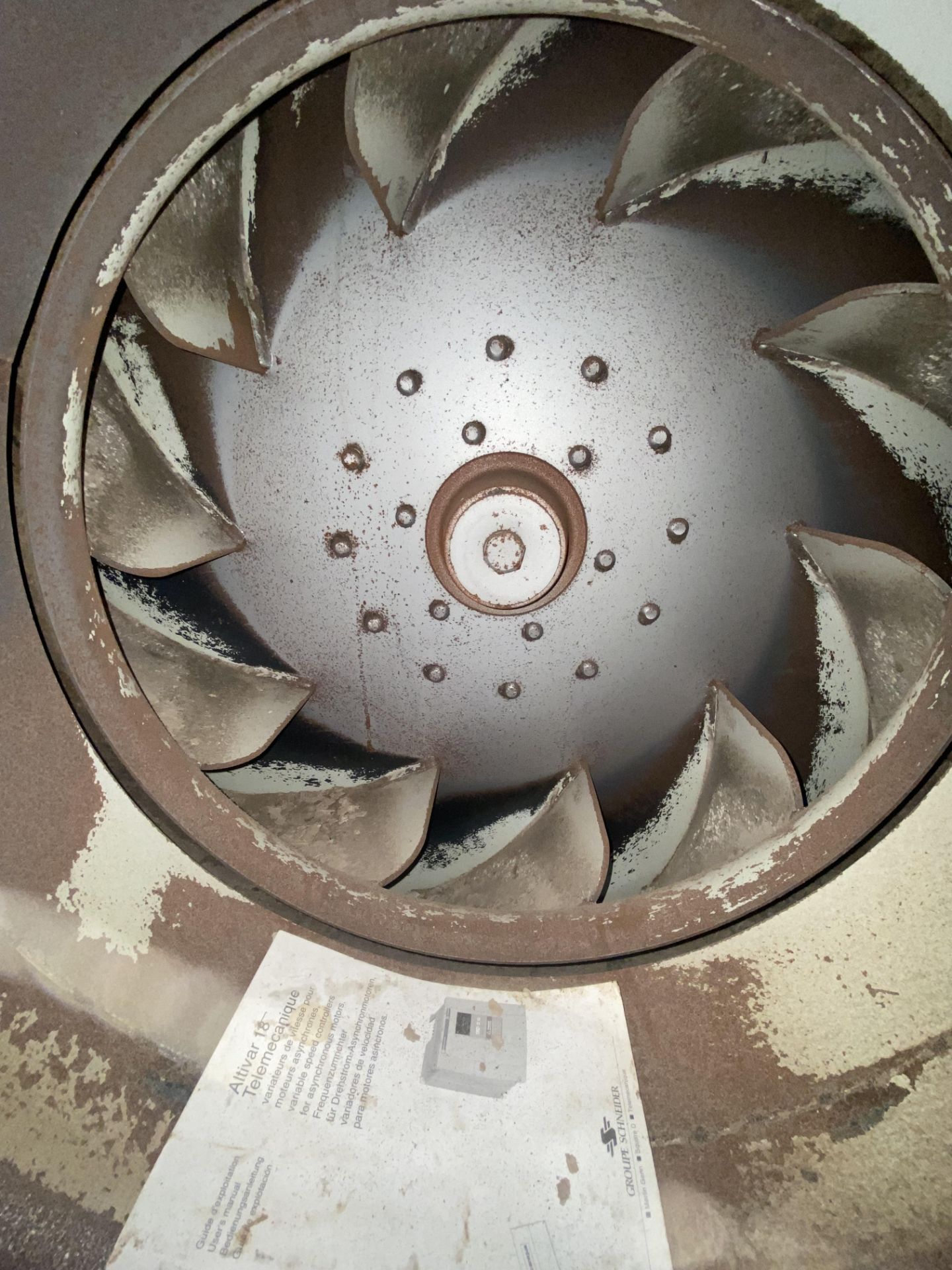AC1 Steel Cased Centrifugal Fan, with geared electric motor drive, 650mm dia. intake and 630mm x - Image 2 of 4