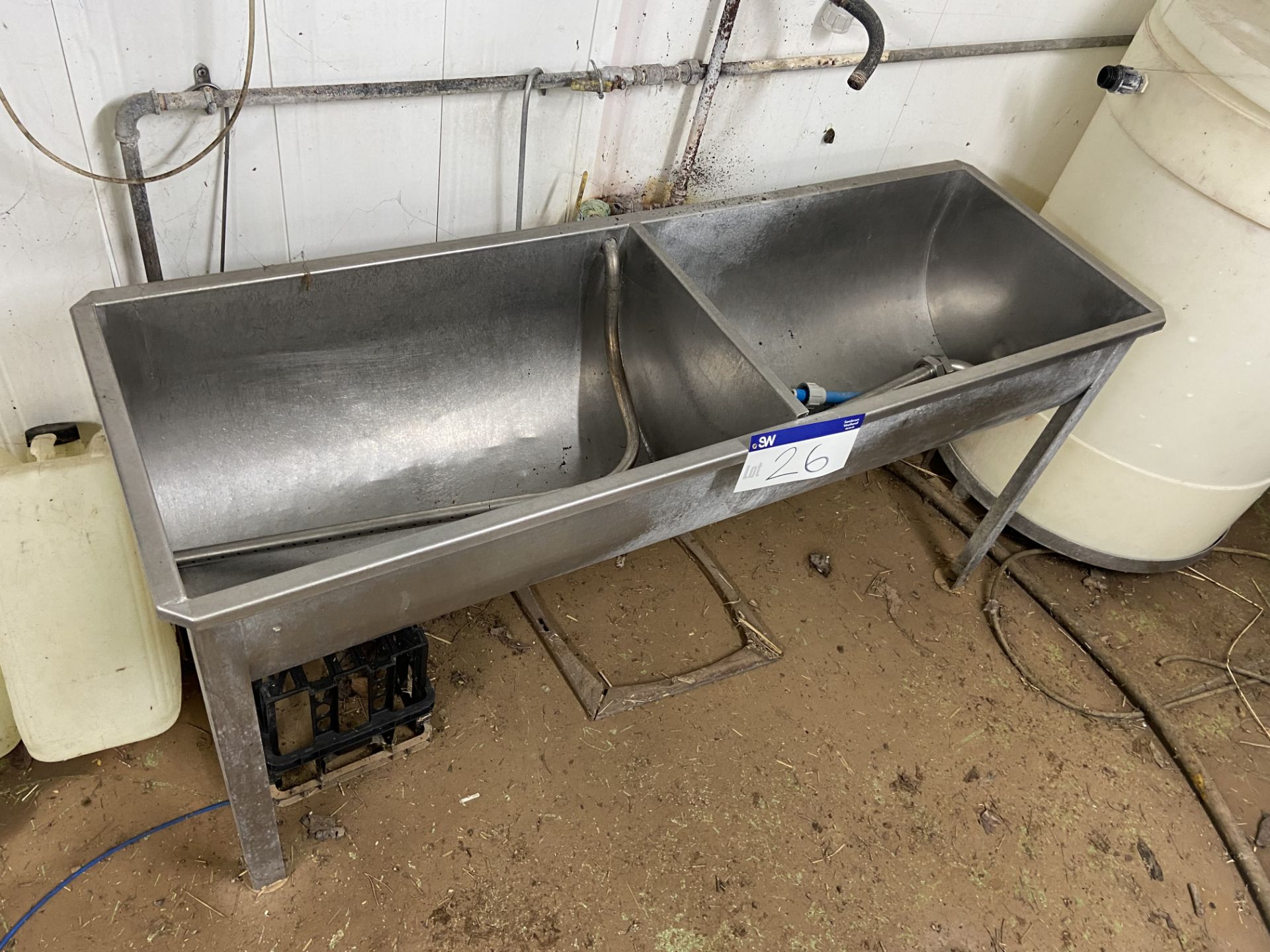 Twin Bowl Wash Station, with stainless steel pipe fittings (please note this lot is part of - Bild 2 aus 2