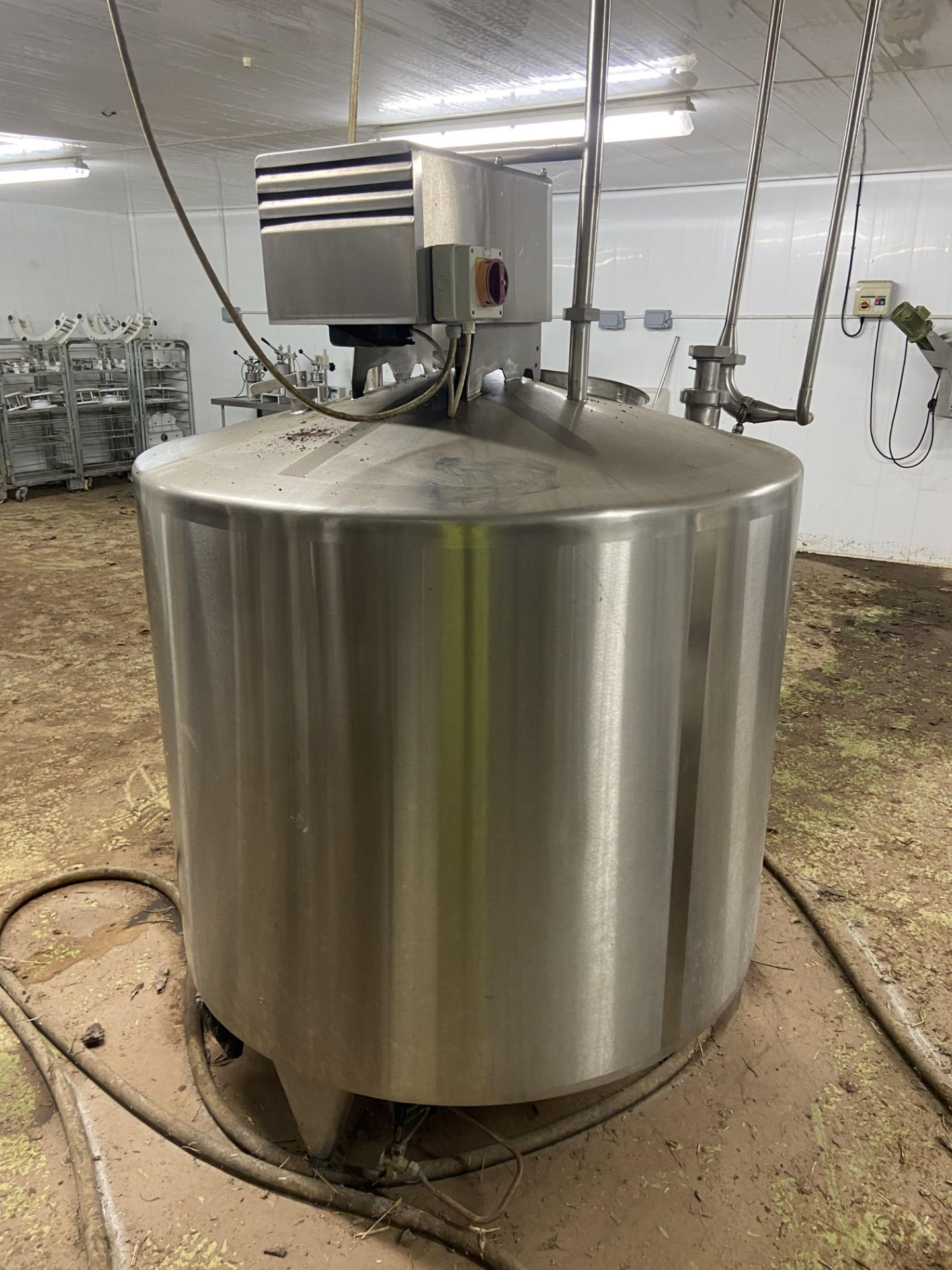 STAINLESS STEEL 1000 litre CREAM MIXING VESSEL, serial no. 881531, approx. 1.3m x 1.1m deep, with - Image 3 of 6