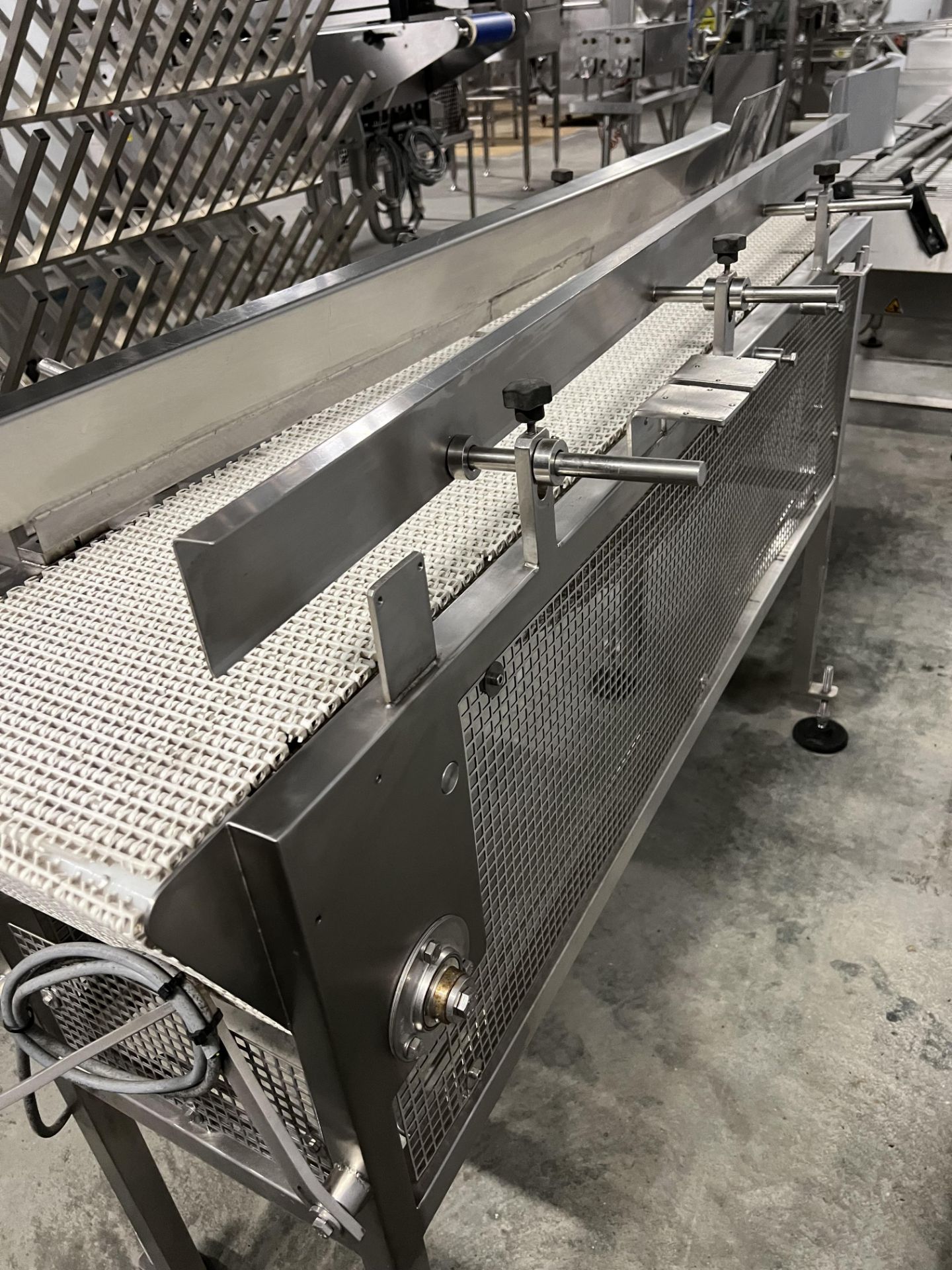 Mondini Conveyor, approx. 300mm wide, 1.6m x 0.65m x 1.1m high overall, lift out charge - £30 + VAT, - Bild 2 aus 4