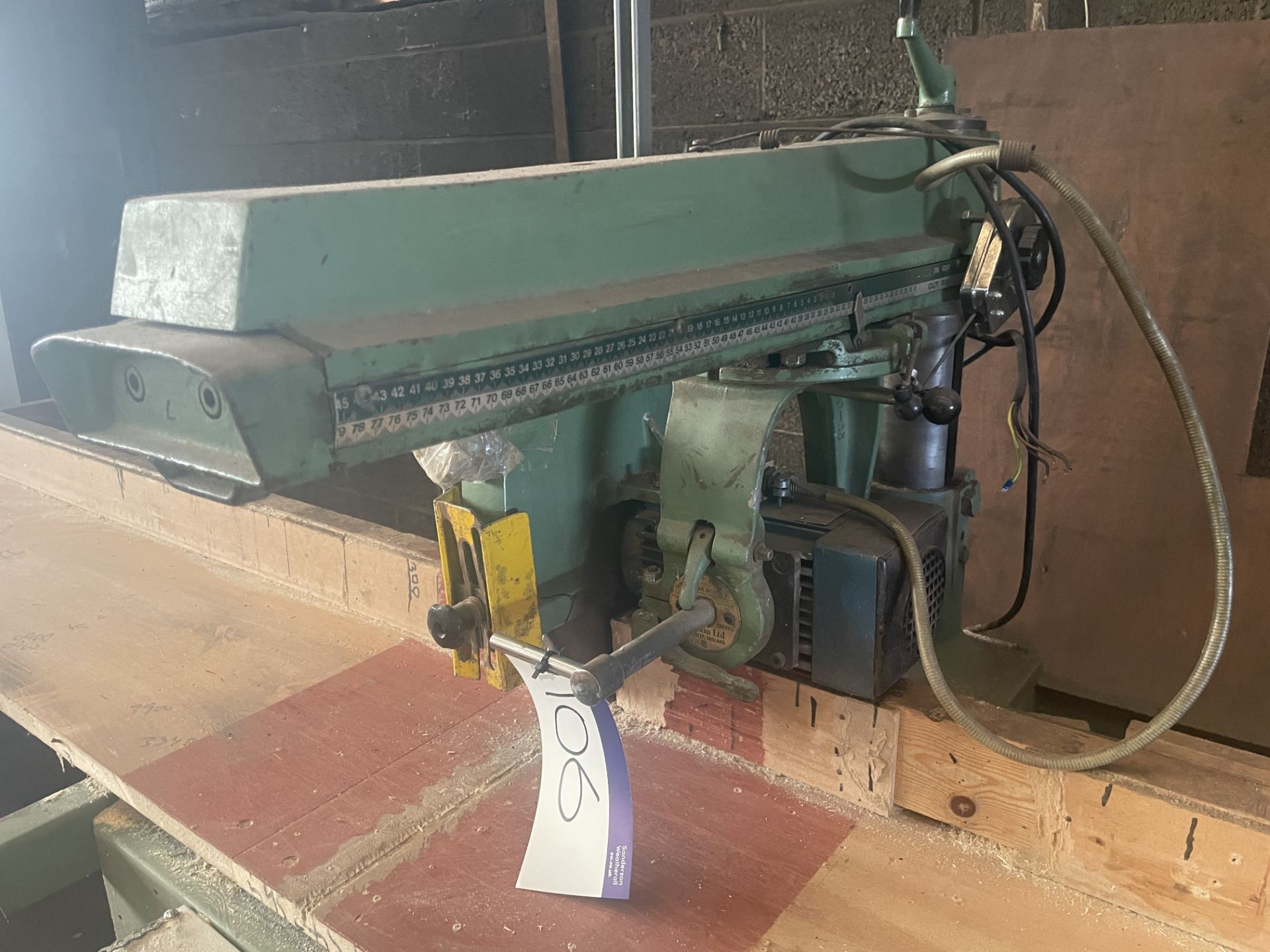 Wadkin Bursgreen PULLOVER CROSSCUT SAW, with steel framed benching as fitted, with 320mm dia. - Bild 3 aus 5