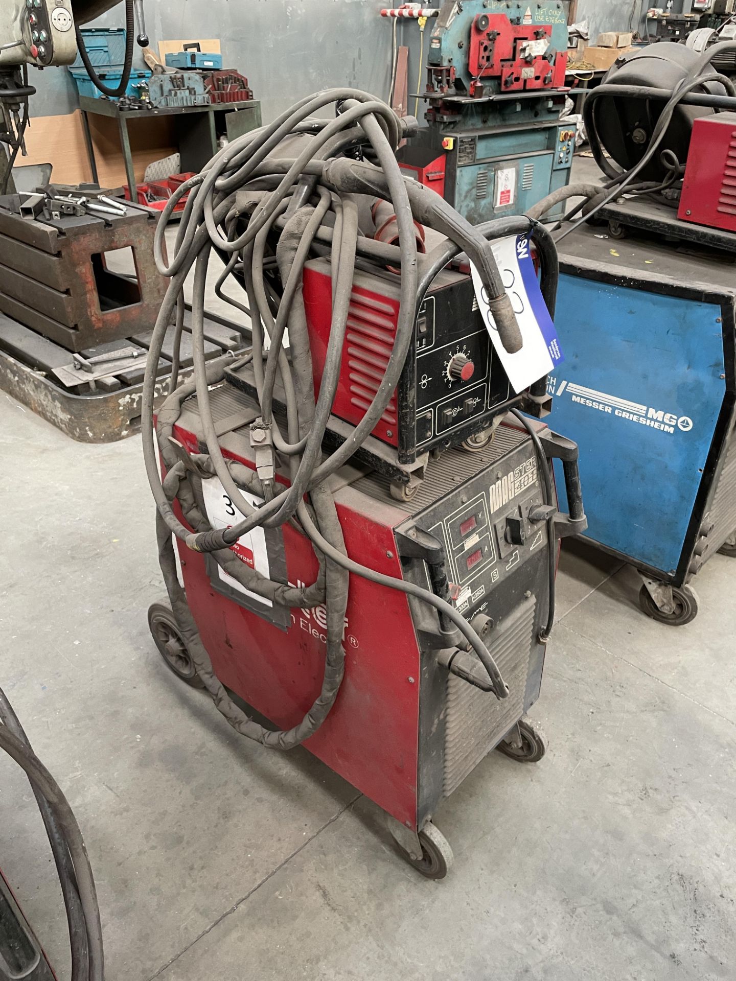 Lincoln Electric MAGSTER 401 MIG WELDING SET, serial no. P1070101992, lot located at Ocean Raw Ltd &