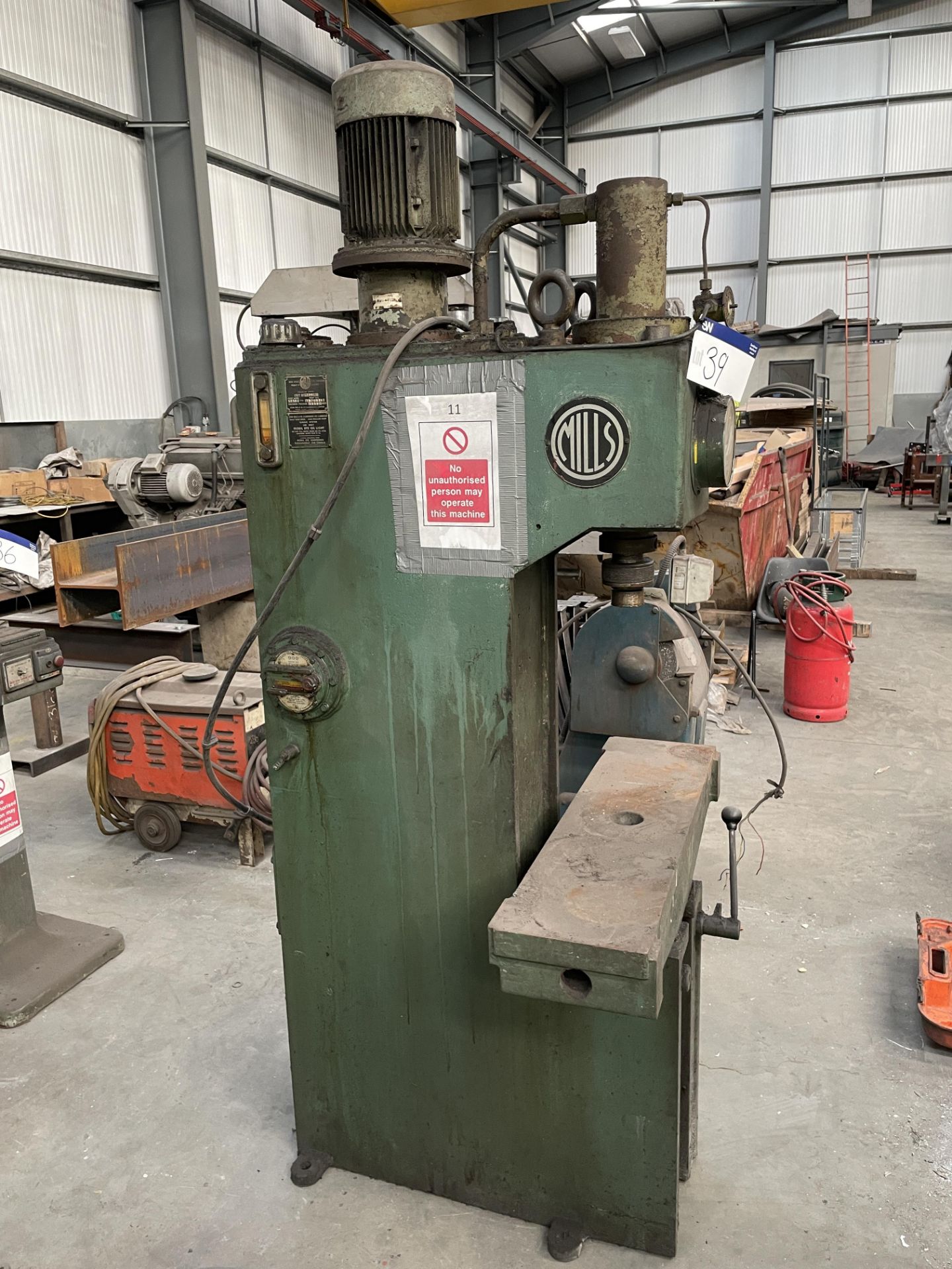 Mills Hydraulic Press, serial no. 52071, with table approx. 910mm x 250mm, lot located at Ocean - Bild 2 aus 4