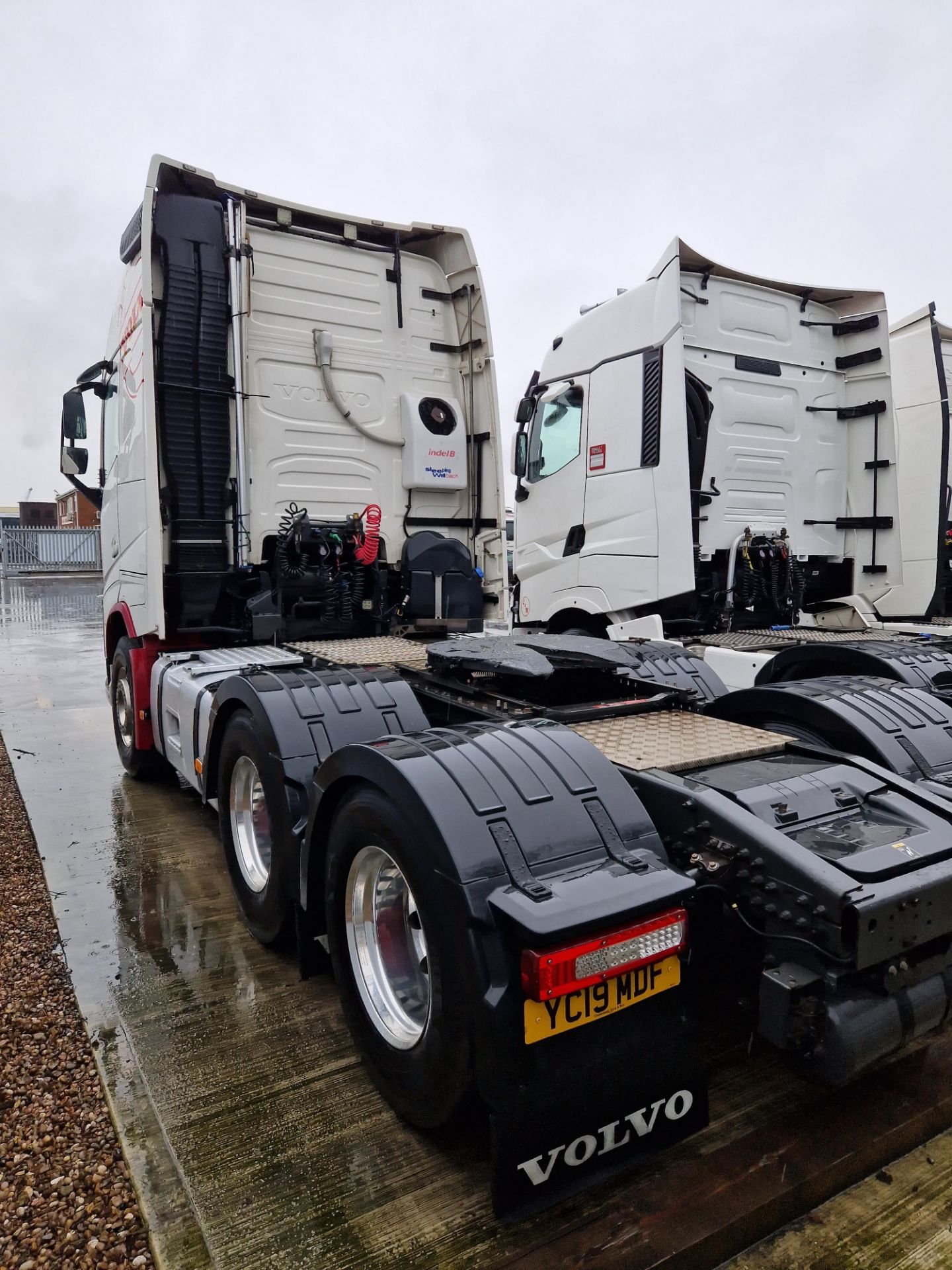 Volvo FH500 Globetrotter 6x2 Twin Tag Tractor Unit, Registration No. YC19 MDF, Mileage: 712,657KM ( - Image 4 of 9