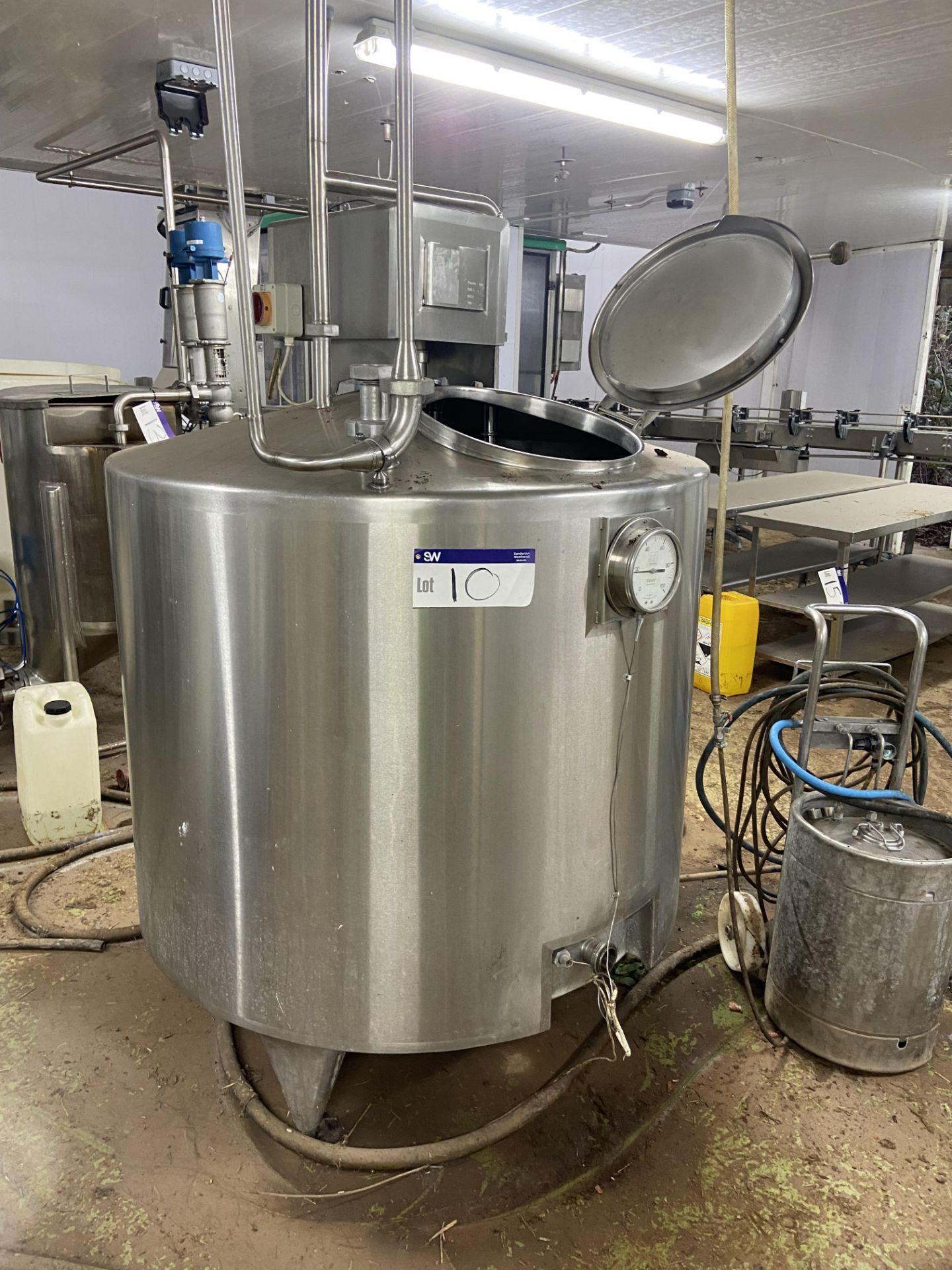 STAINLESS STEEL 1000 litre CREAM MIXING VESSEL, serial no. 881531, approx. 1.3m x 1.1m deep, with