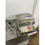 Avery Berkel M400 Bench Top Weighing Machine, 15kg max., with display to both sides (please note