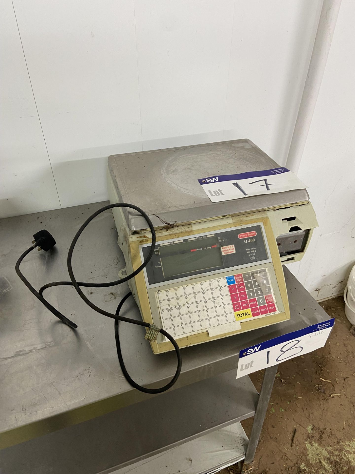 Avery Berkel M400 Bench Top Weighing Machine, 15kg max., with display to both sides (please note