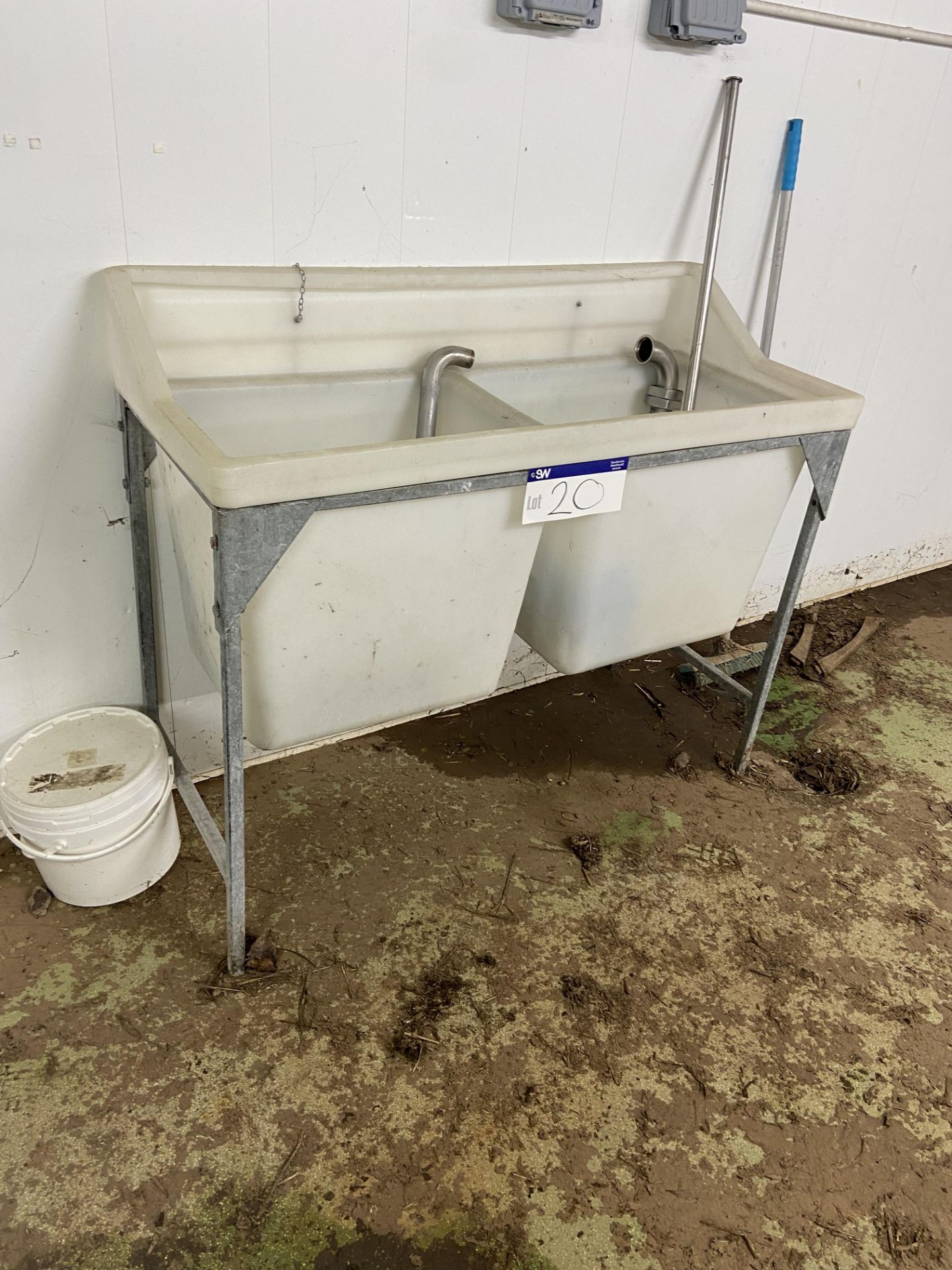 Twin Bowl Wash Station, with stainless steel pipe fittings (please note this lot is part of