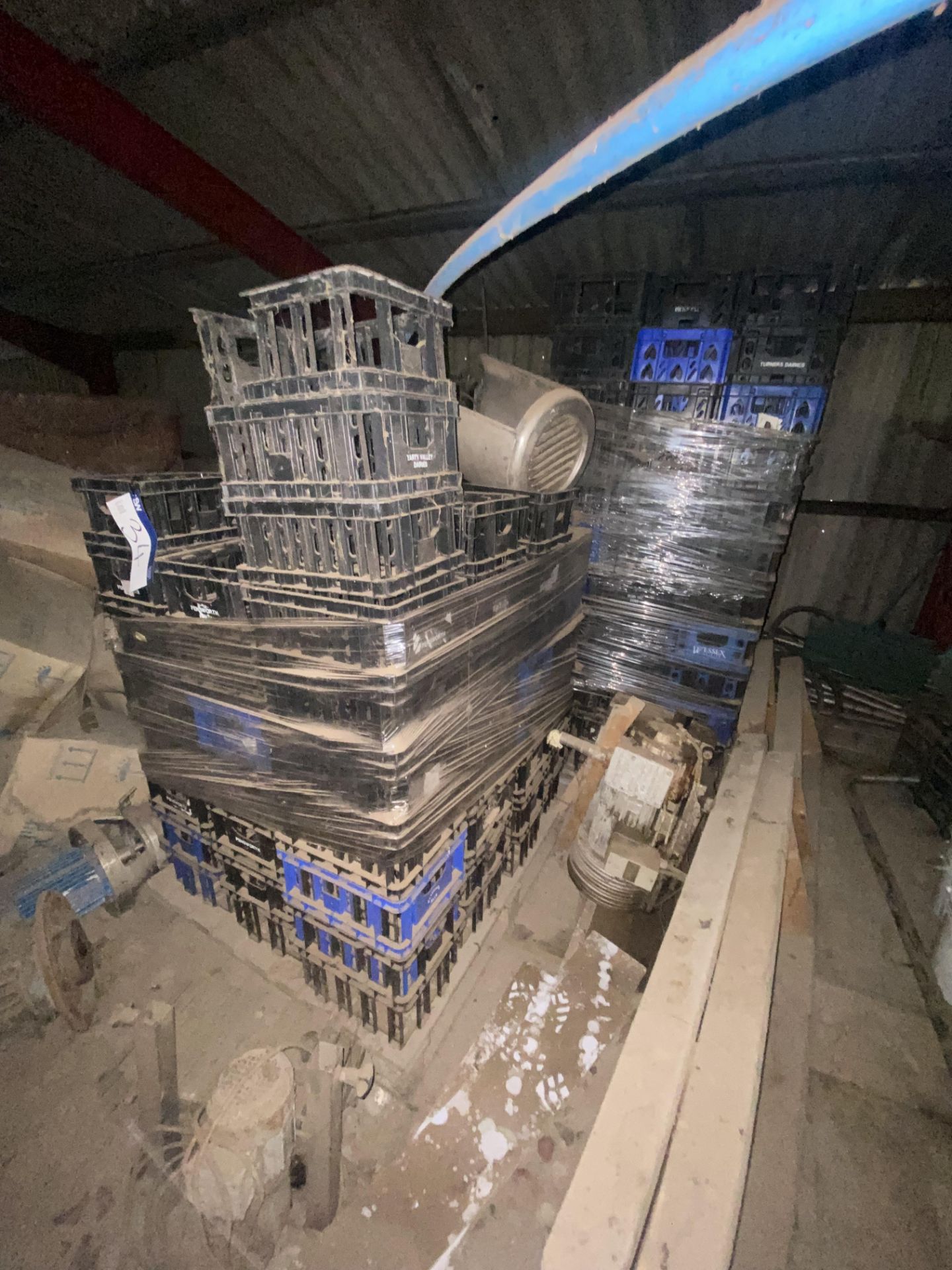 Approx. 350 Assorted Plastic Milk Crates, on cold room roof and in cold room Please read the
