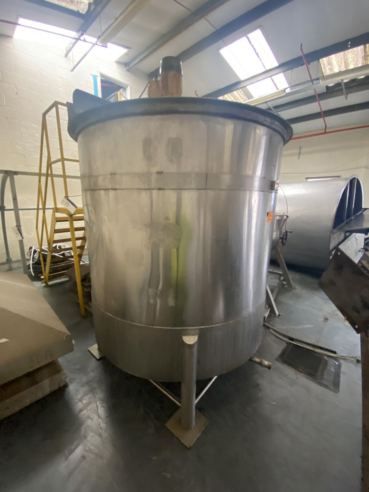 Greaves STAINLESS STEEL MIXING VESSEL, approx. 1.5m dia. x 1.6m deep, with vertical mounted mixer - Image 3 of 4