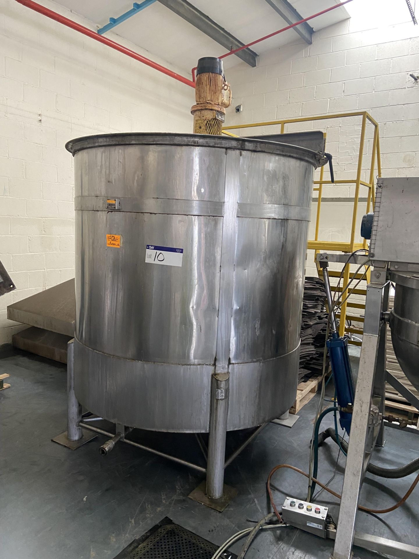 Greaves STAINLESS STEEL MIXING VESSEL, approx. 1.5m dia. x 1.6m deep, with vertical mounted mixer - Image 2 of 4