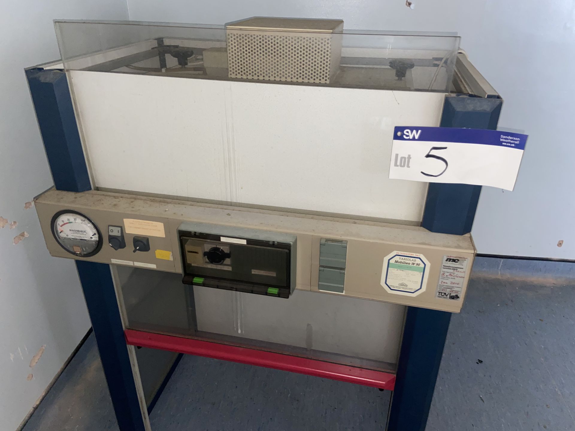 Variolab Fume Extraction Cabinet, approx. 900mm x 560mm x 1.3m high overall Please read the - Image 3 of 5