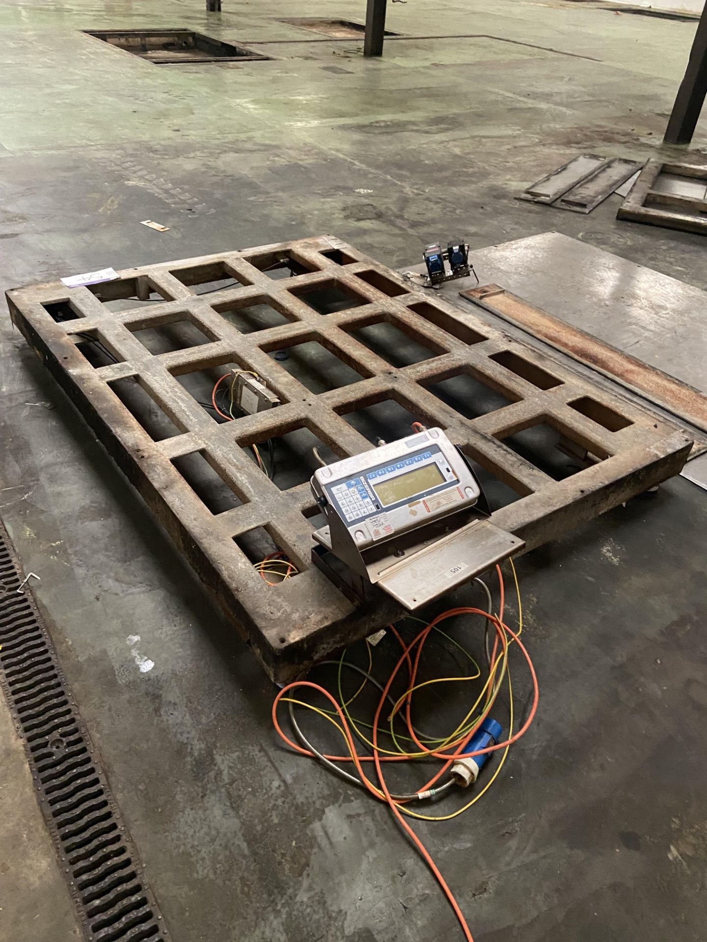 Loadcell Weighing Platform, approx. 2m x 1.5m, with Bizerba digital read out, loadcells as fitted - Image 2 of 4