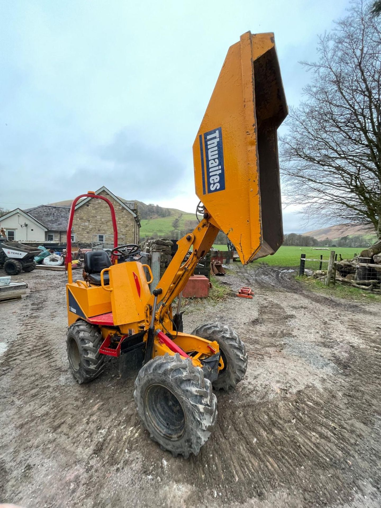 Thwaites 1 tonne ARTICULATED HIGH LIFT DUMPER, VIN SLCM201ZZ402A5734, year of manufacture 2004, mass - Image 11 of 11