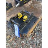 Engcon EC-Oil S40 Bracket, with base plate Please read the following important notes:- Free