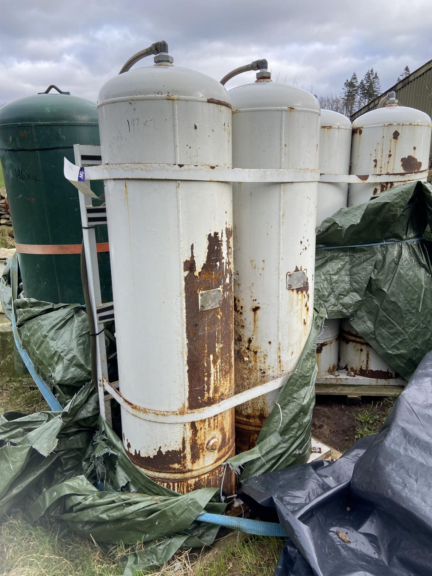 Airsep AS-J(550) Oxygen Generator, serial no. 70341-6, with two vertical welded steel air