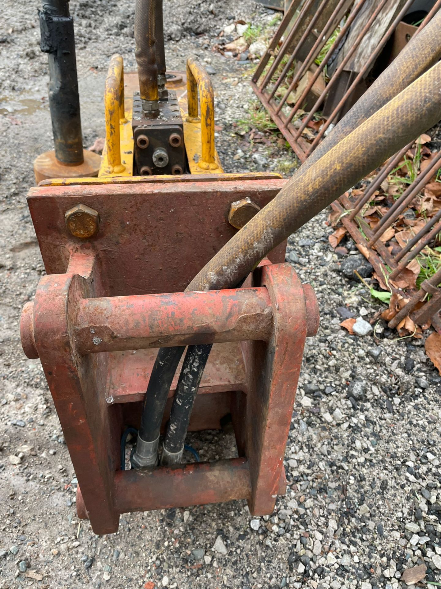 Arrowhead S40 HYDRAULIC BREAKER / PECKER, with chisel and post cup fitting, 45mm pins Please read - Bild 2 aus 3