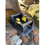 Engcon EC-Oil S40 Bracket, with base plate Please read the following important notes:- Free